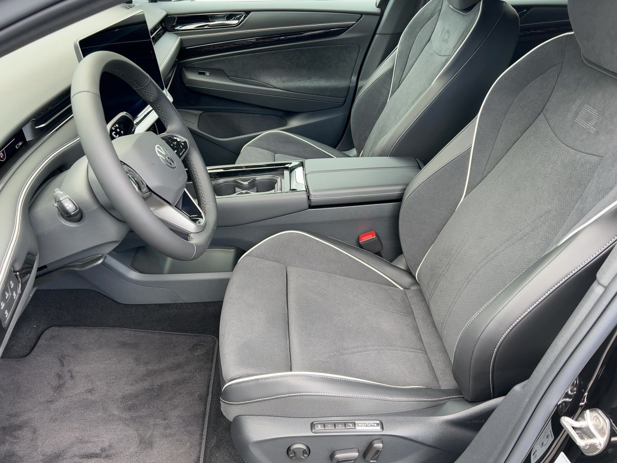 Fahrzeugabbildung Volkswagen ID.7 Tourer Pro 77 kWh AHK Navi 360° Wärmepumpe