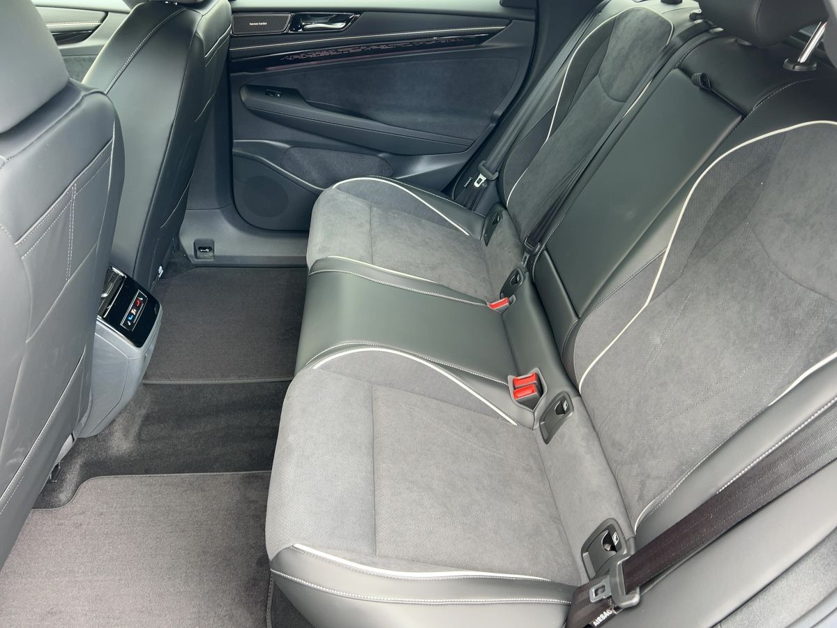 Fahrzeugabbildung Volkswagen ID.7 Tourer Pro 77 kWh AHK Navi 360° Wärmepumpe