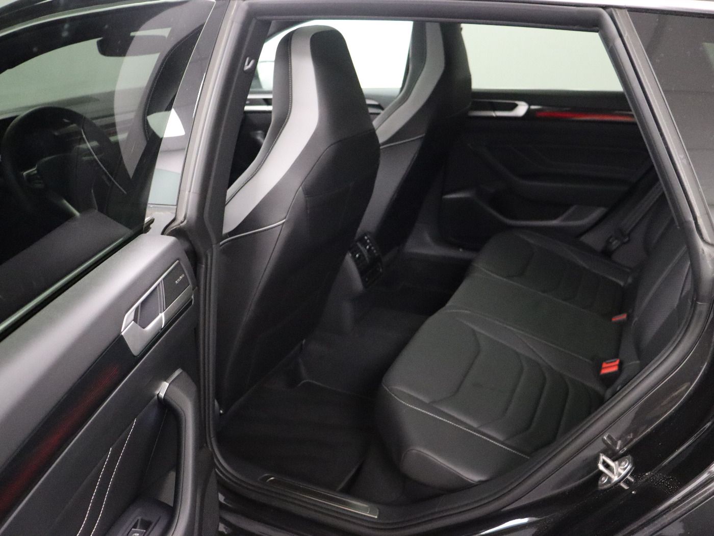 Fahrzeugabbildung Volkswagen Arteon Shooting Brake 2.0 TDI 4 Motion DSG R lin