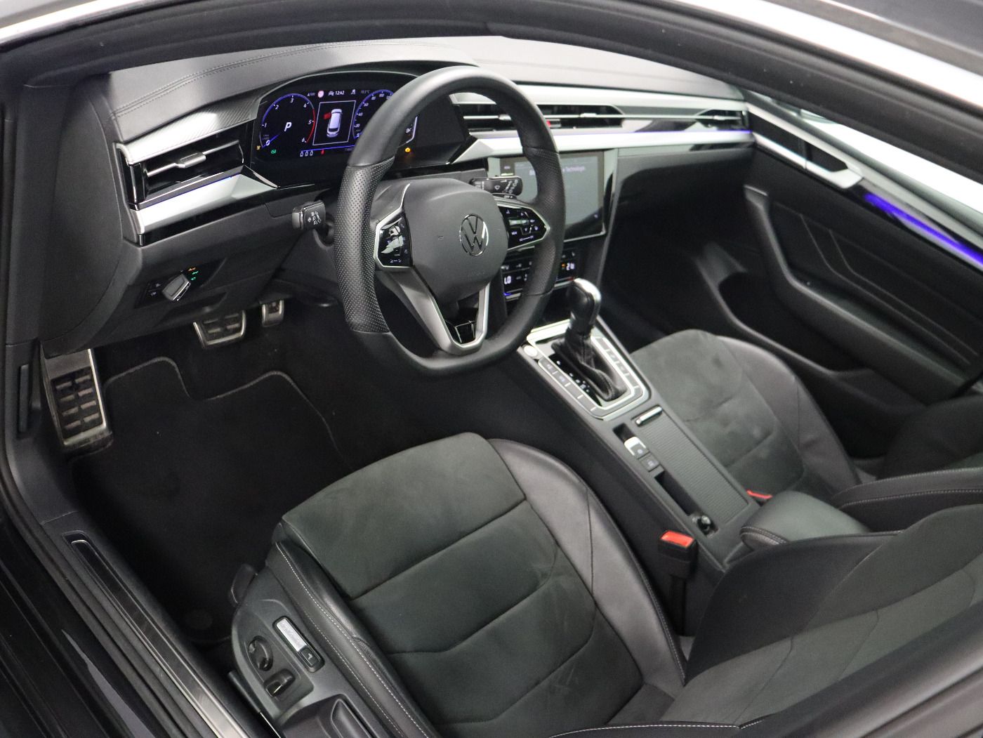 Fahrzeugabbildung Volkswagen Arteon Shooting Brake 2.0 TDI DSG R-line CarPlay