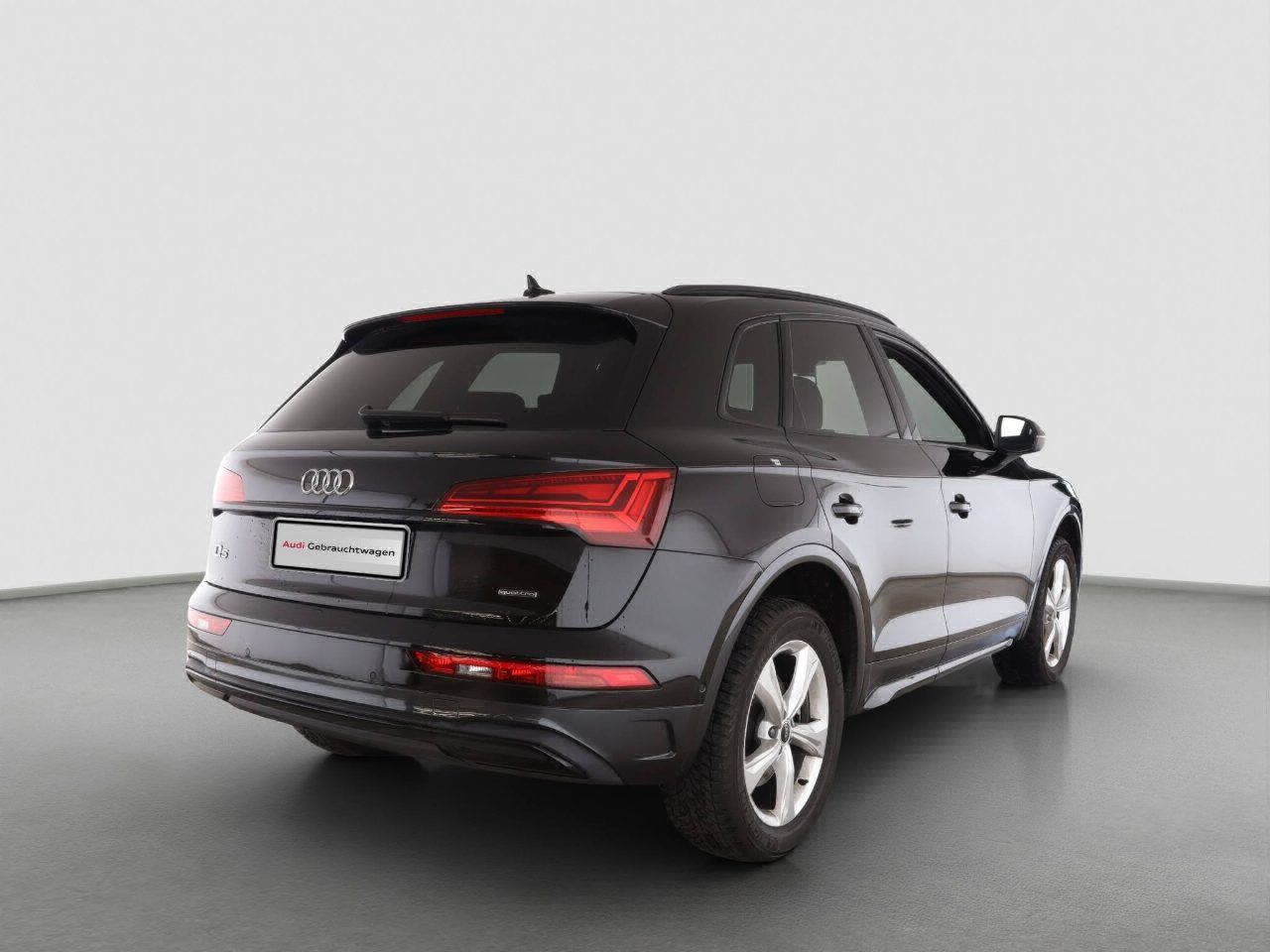 Fahrzeugabbildung Audi Q5 45 TFSI quattro S tronic advanced Matrix|AHK