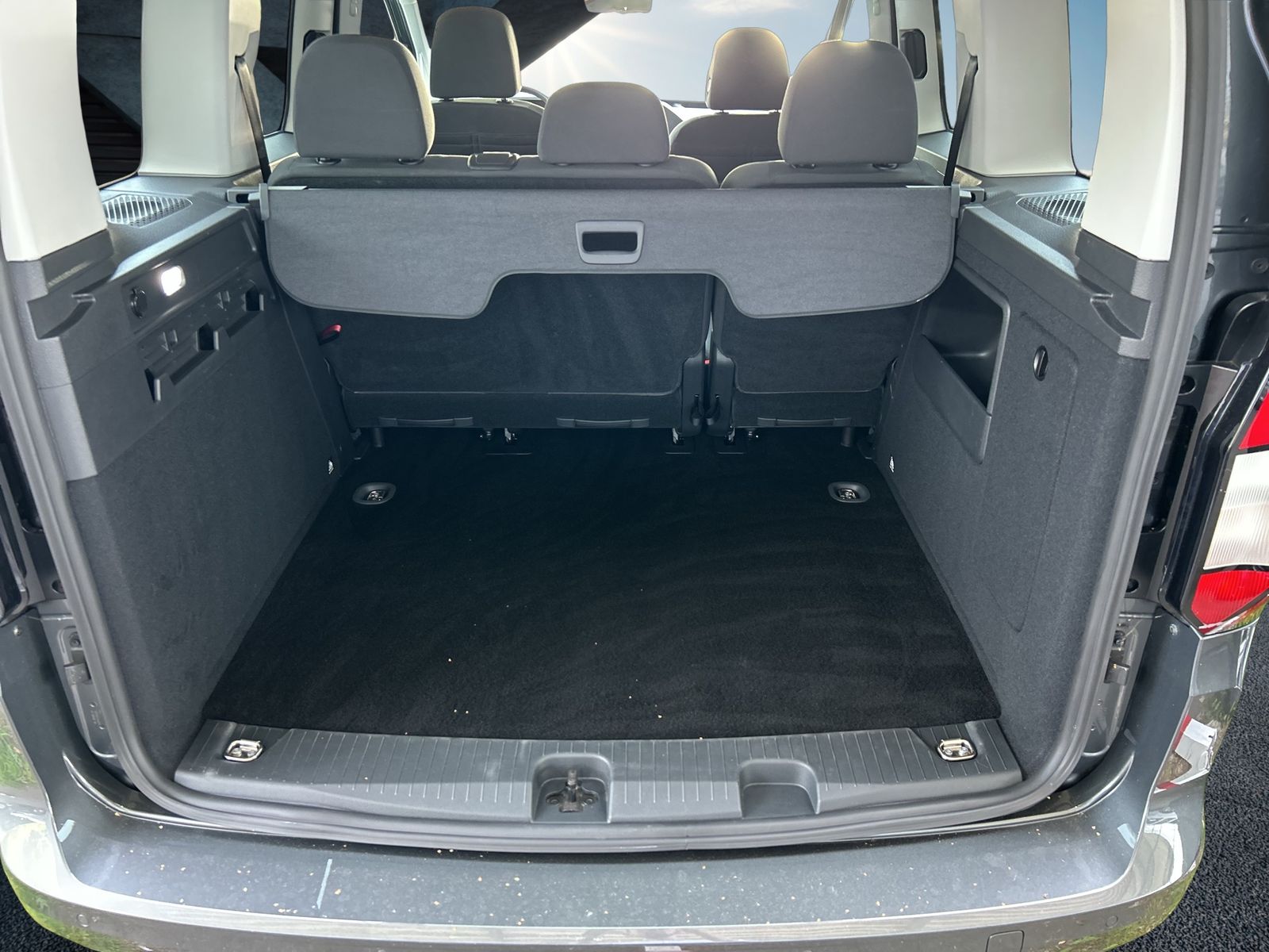 Fahrzeugabbildung Volkswagen Caddy 1.5 TSI Life CarPlay|Navi|KlimaA|PDC