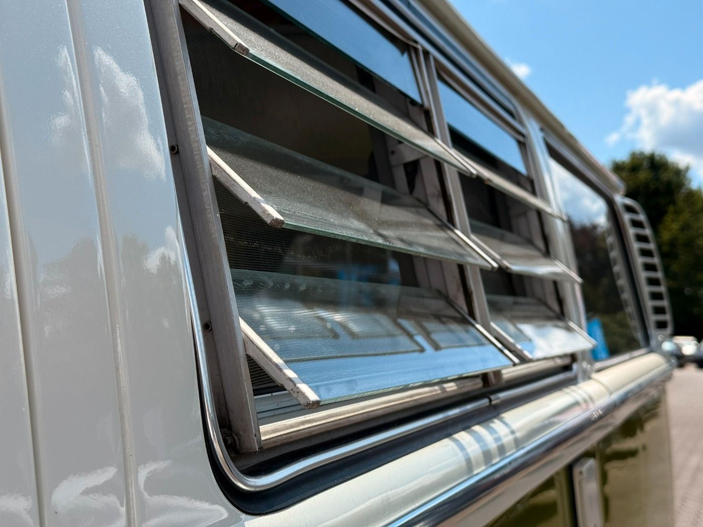 Fahrzeugabbildung Volkswagen T2 Camper Restaurierung