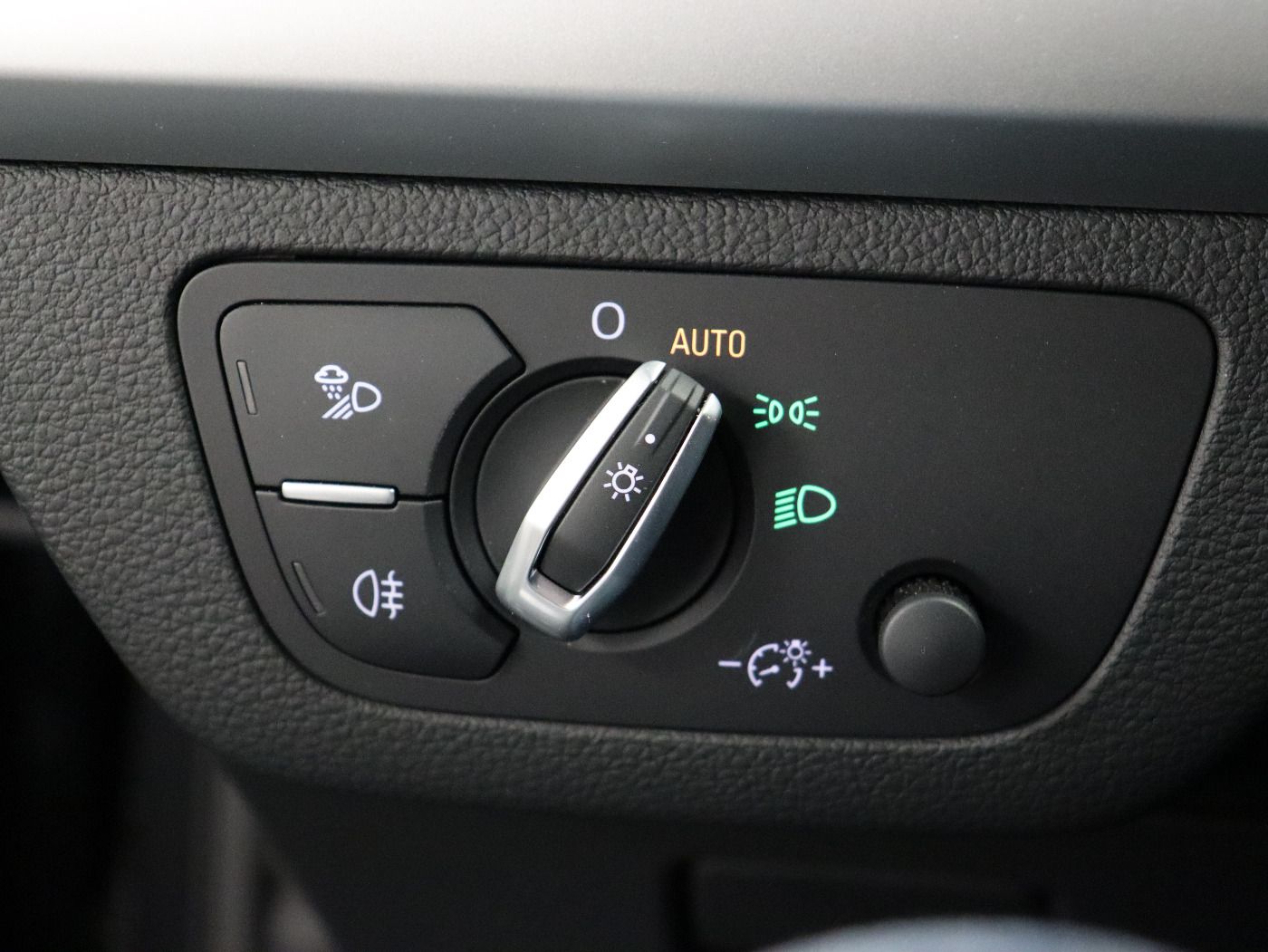 Fahrzeugabbildung Audi Q5 45 TFSI quattro S tronic advanced Matrix|AHK