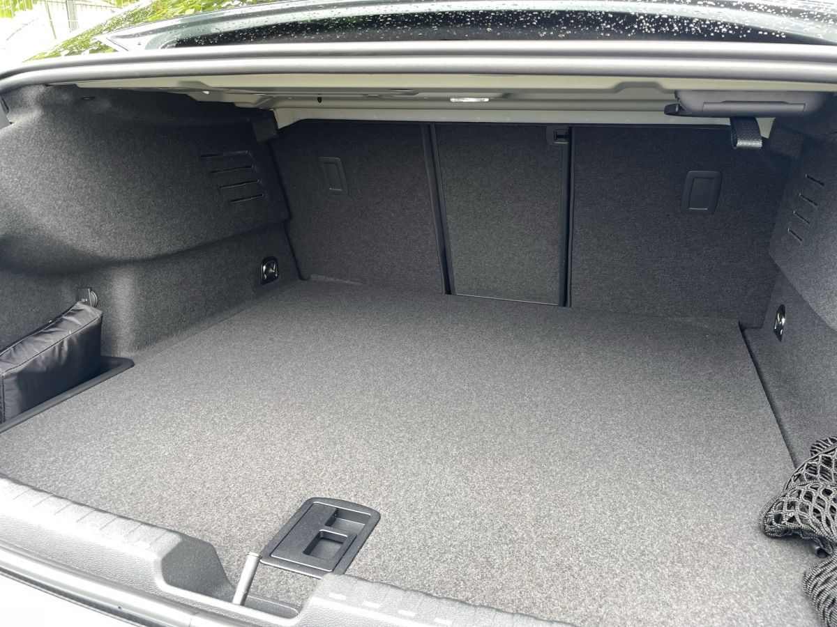 Fahrzeugabbildung Audi RS 3 Limousine 294 kW S tronic Matrix|Sonos|HUD