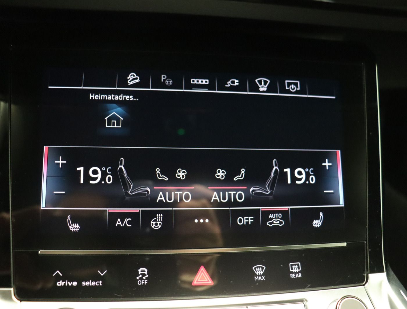 Fahrzeugabbildung Audi Q8 e-tron 55 quattro advanced Matrix|AHK|HUD|LM
