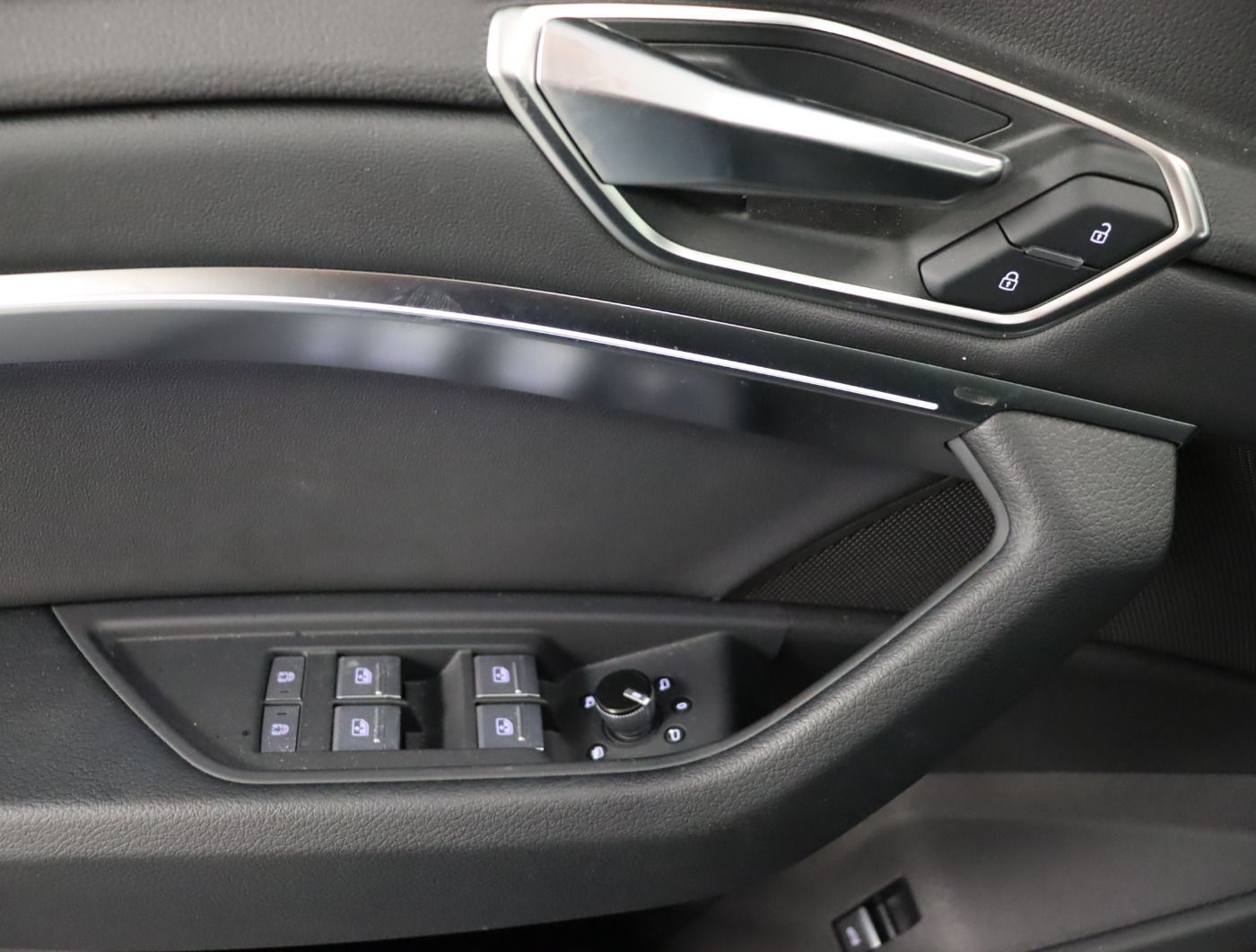 Fahrzeugabbildung Audi Q8 e-tron 55 quattro advanced Matrix|AHK|HUD|LM