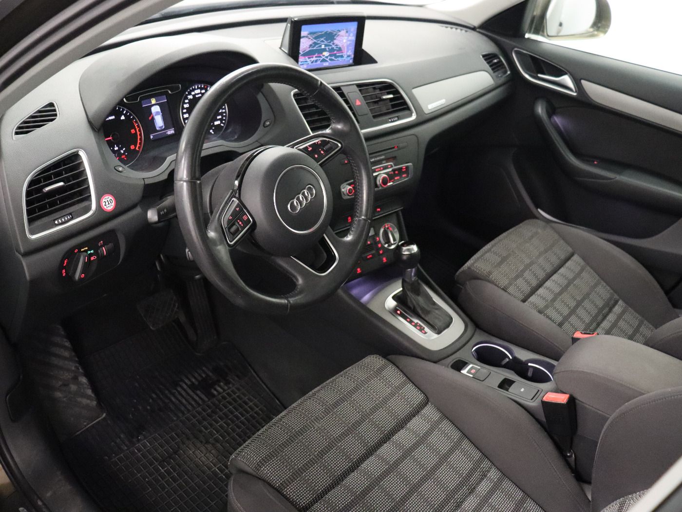 Fahrzeugabbildung Audi Q3 2.0 TDI quattro S tronic Pano|Navi|Xenon|PDC