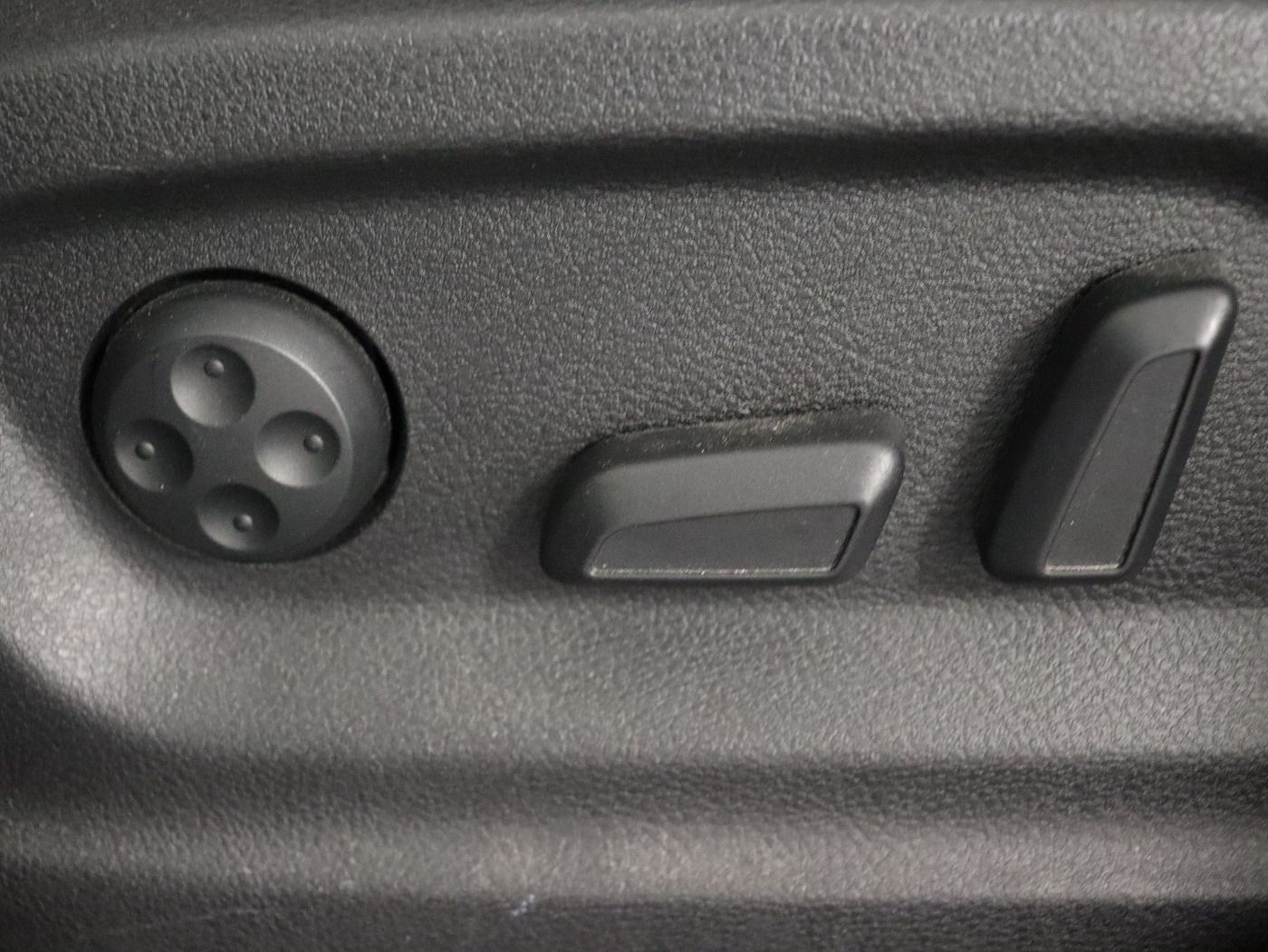Fahrzeugabbildung Audi Q3 2.0 TDI quattro S tronic Pano|Navi|Xenon|PDC