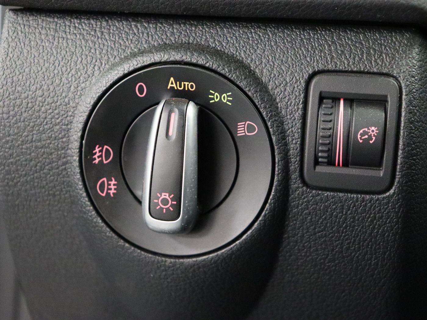 Fahrzeugabbildung Volkswagen Tiguan 2.0 TDI BMT 4Motion Sport & Style AHK|SD