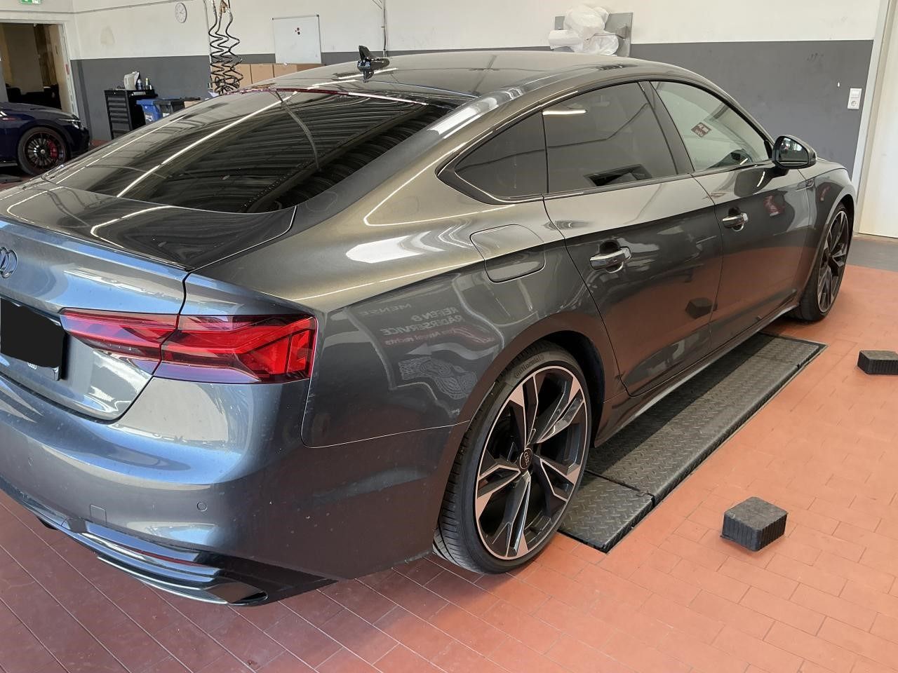 Fahrzeugabbildung Audi A5 Sportback 40 2.0 TDI (M-H) S-Line business LM