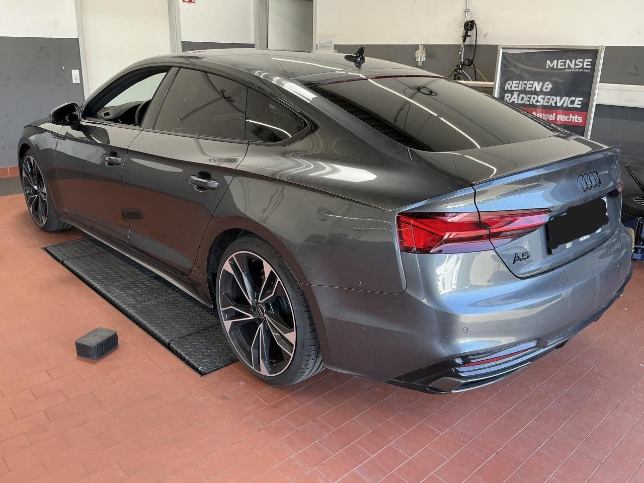 Fahrzeugabbildung Audi A5 Sportback 40 2.0 TDI (M-H) S-Line business LM