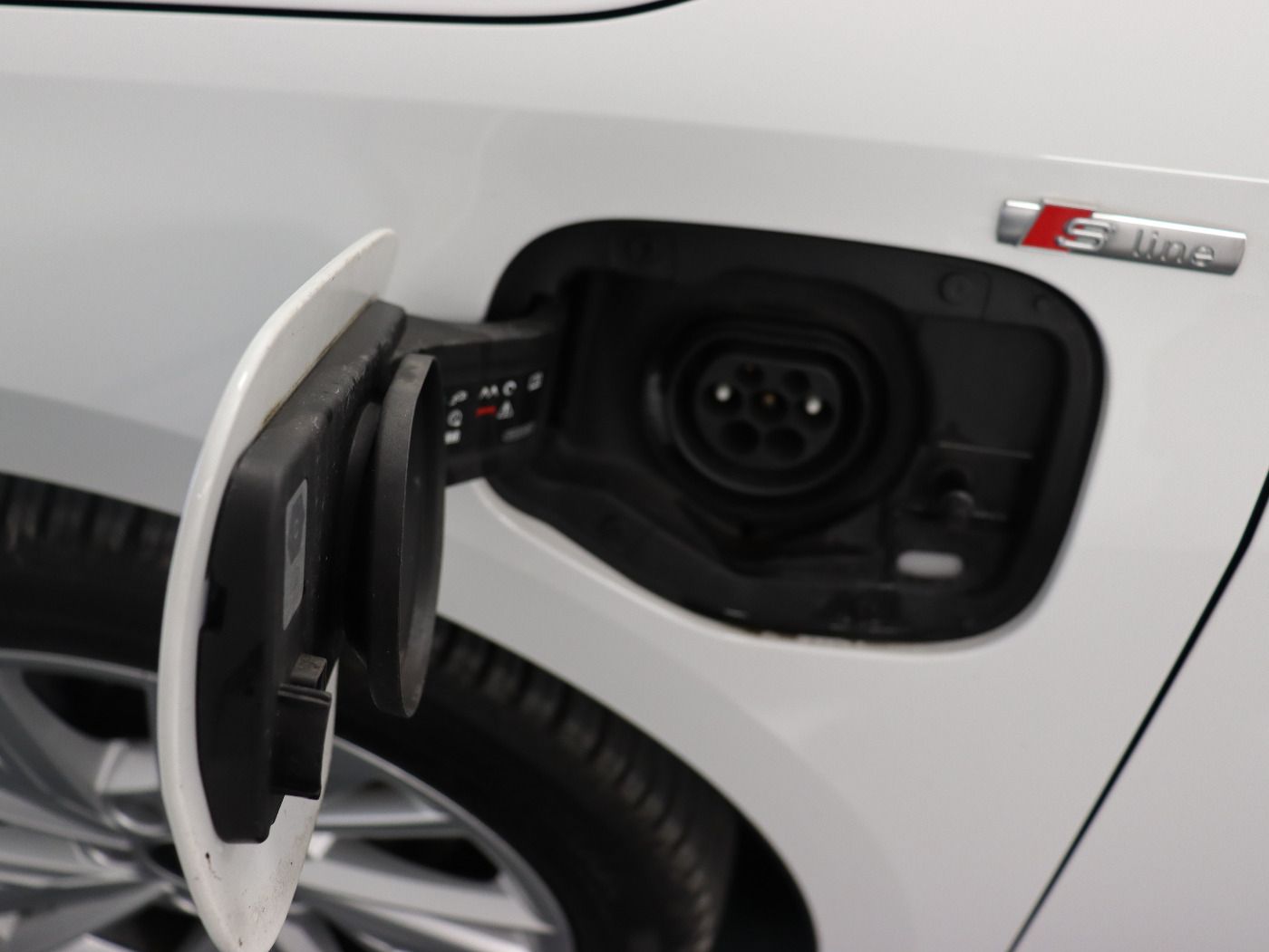Fahrzeugabbildung Audi A3 Sportback 40 1.4 TFSI e S-Line CarPlay|LED|LM