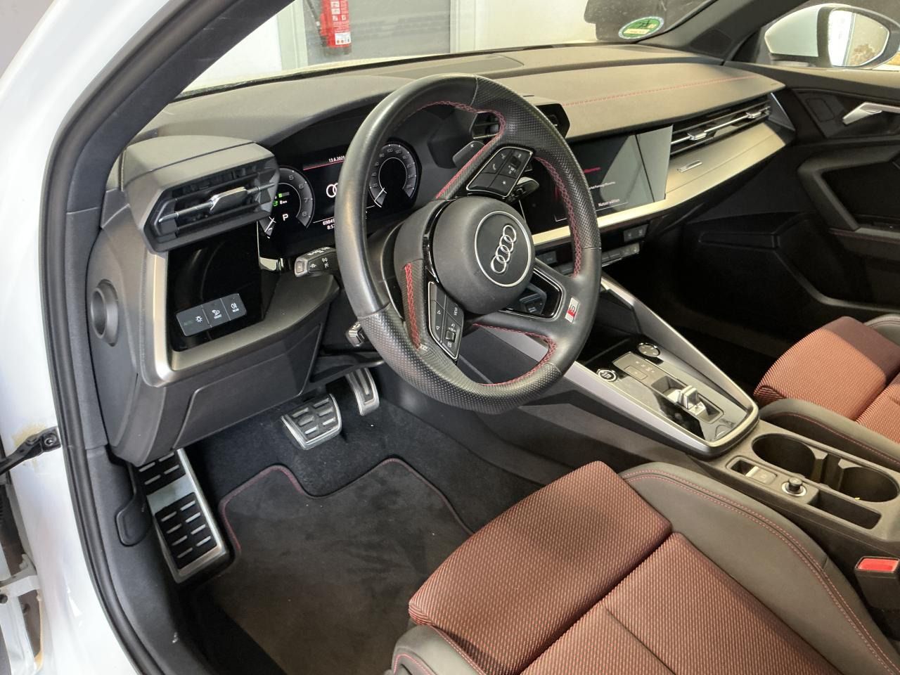 Fahrzeugabbildung Audi A3 Sportback 40 1.4 TFSI e S-Line CarPlay|LED|LM
