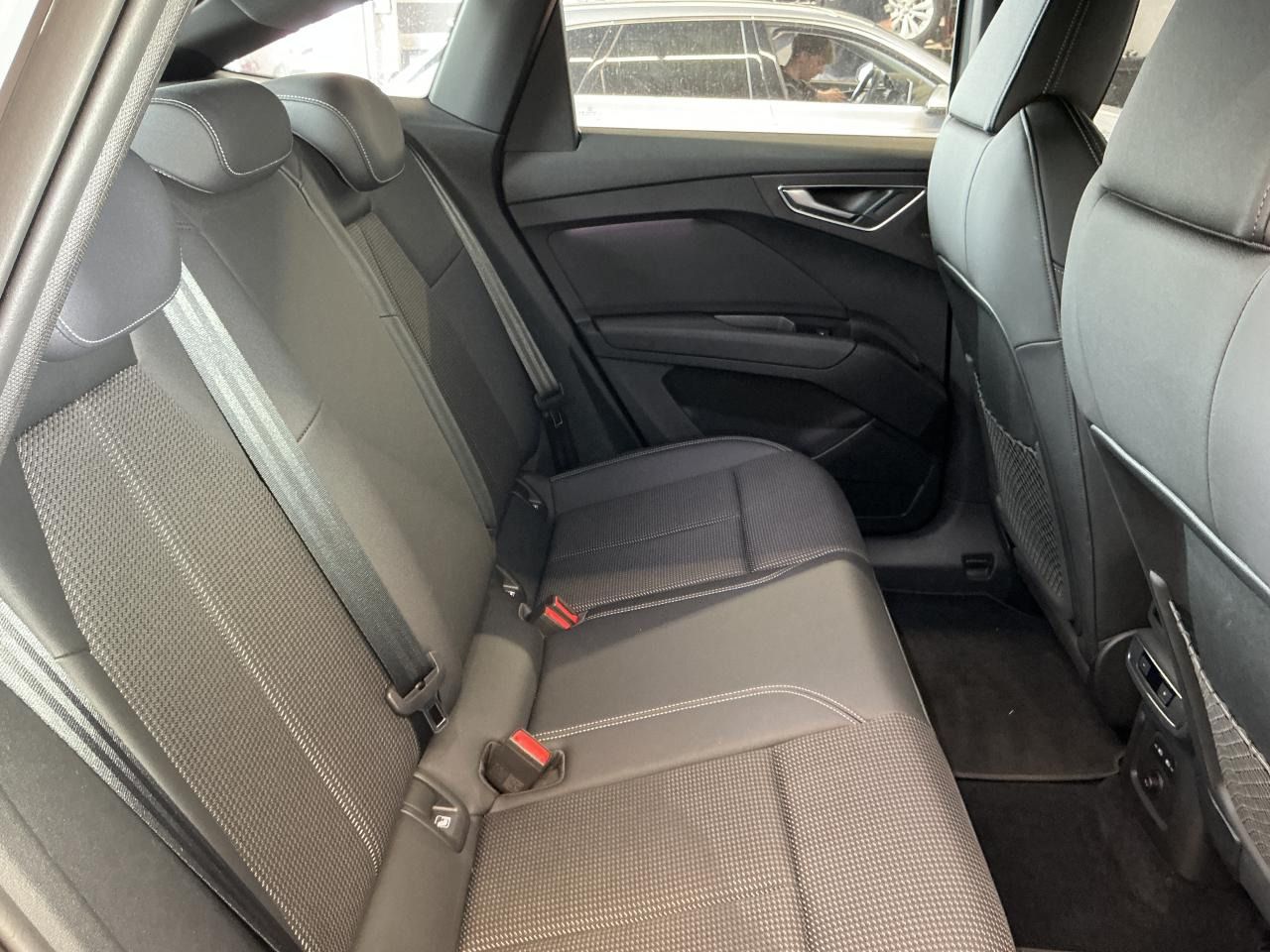 Fahrzeugabbildung Audi Q4 Sportback 40 e-tron basis Matrix|CarPlay|AHK