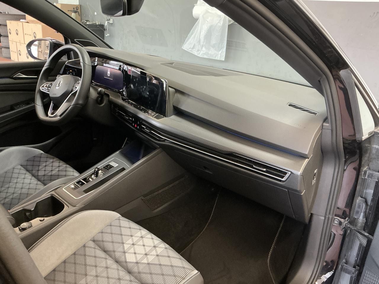 Fahrzeugabbildung Volkswagen Golf VIII Variant 2.0 TDI R-Line IQ.Light|Matrix
