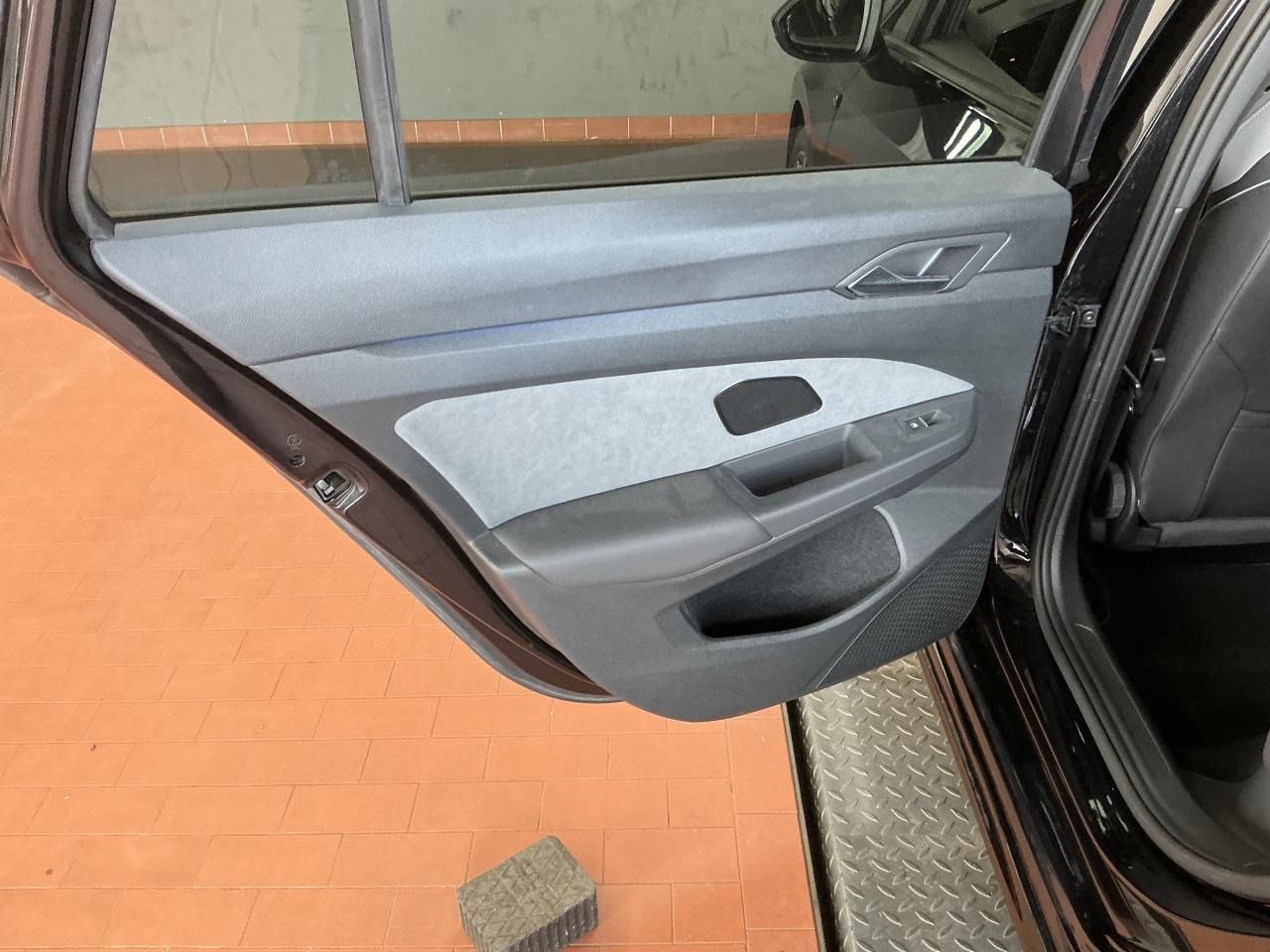 Fahrzeugabbildung Volkswagen Golf VIII Variant 2.0 TDI R-Line IQ.Light|Matrix
