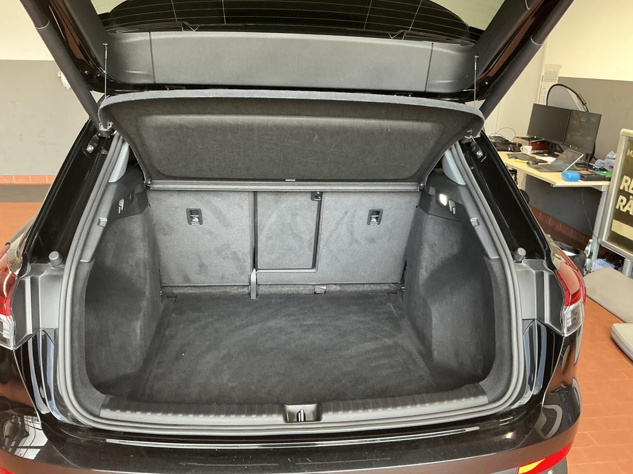 Fahrzeugabbildung Audi Q4 35 e-tron basis Pano|SD|Standhzg|ACC|LED|Navi