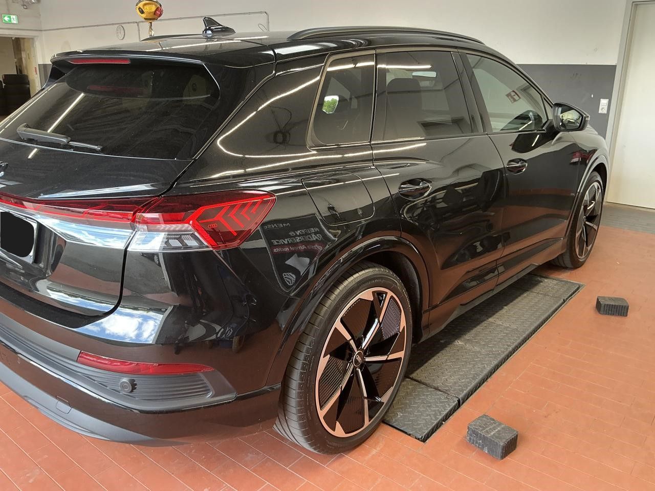 Fahrzeugabbildung Audi Q4 35 e-tron basis Pano|SD|Standhzg|ACC|LED|Navi