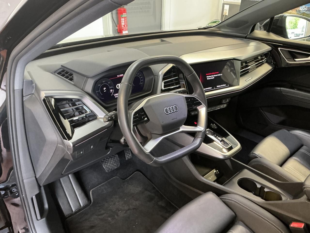 Fahrzeugabbildung Audi Q4 35 e-tron basis Pano|SD|Standhzg|ACC|LED|Navi