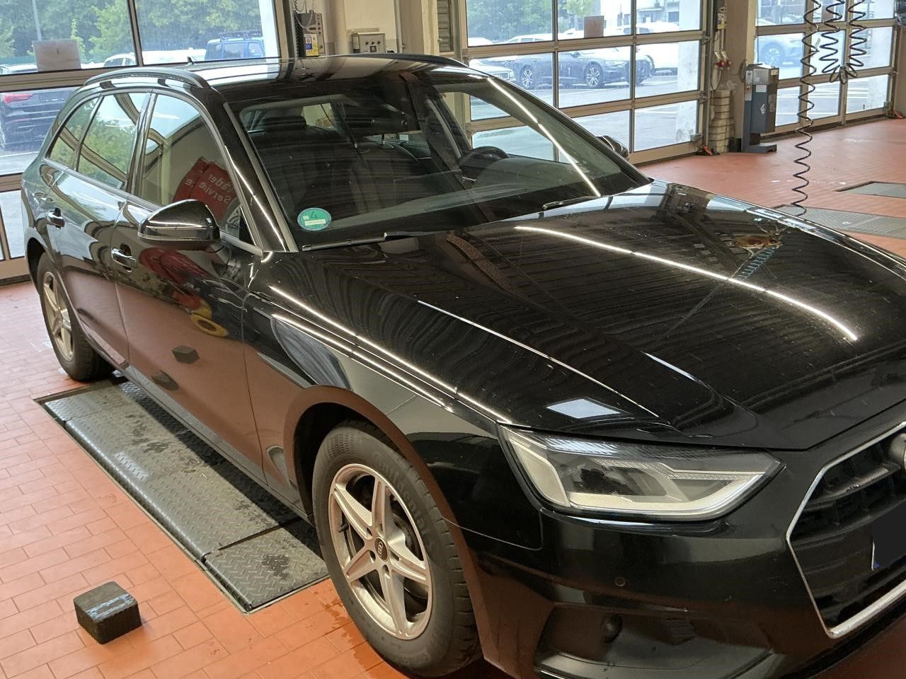 Fahrzeugabbildung Audi A4 35 2.0 TDI Avant AHK|LED|Navi|Akustikglas|PDC