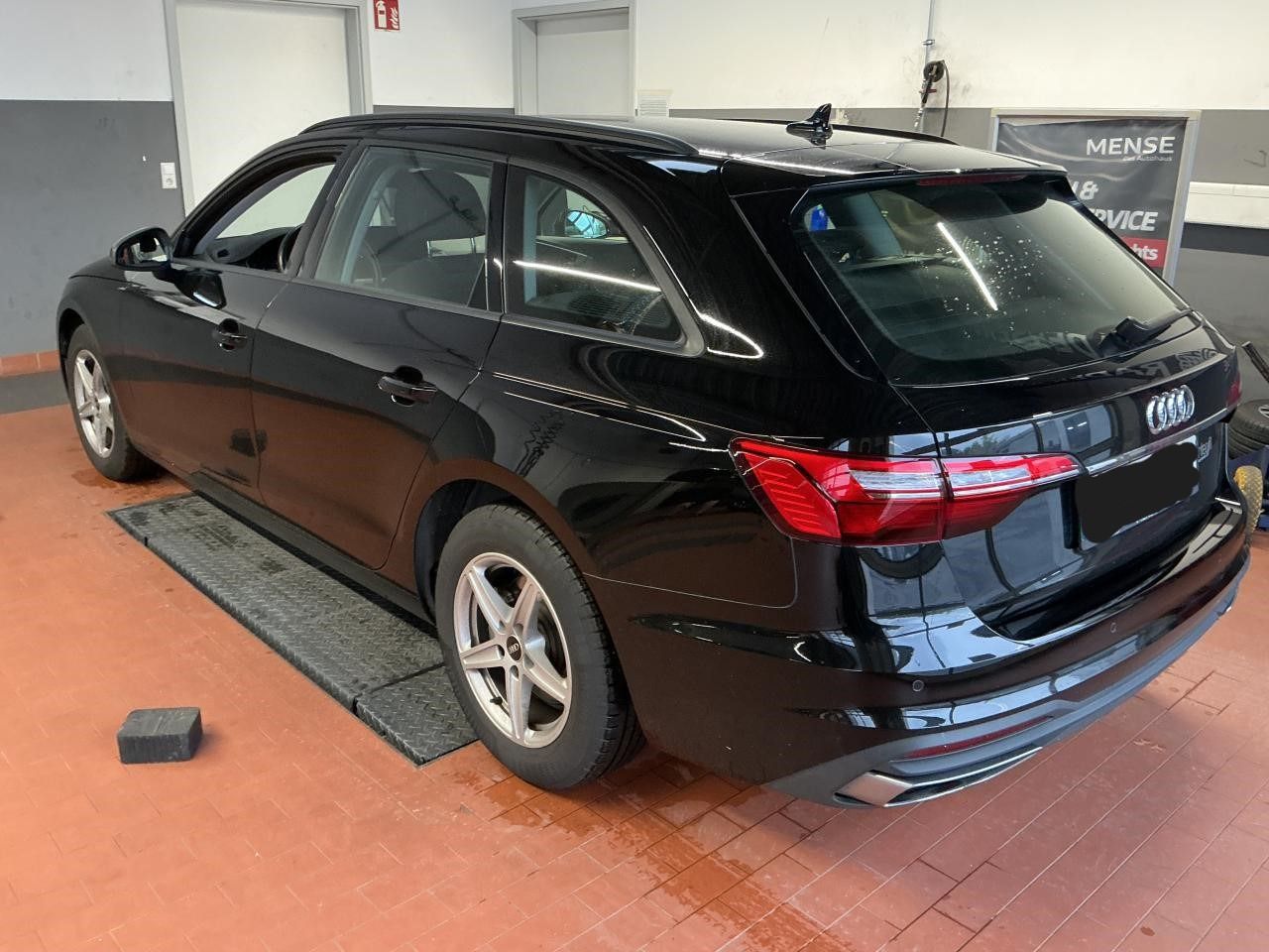 Fahrzeugabbildung Audi A4 35 2.0 TDI Avant AHK|LED|Navi|Akustikglas|PDC