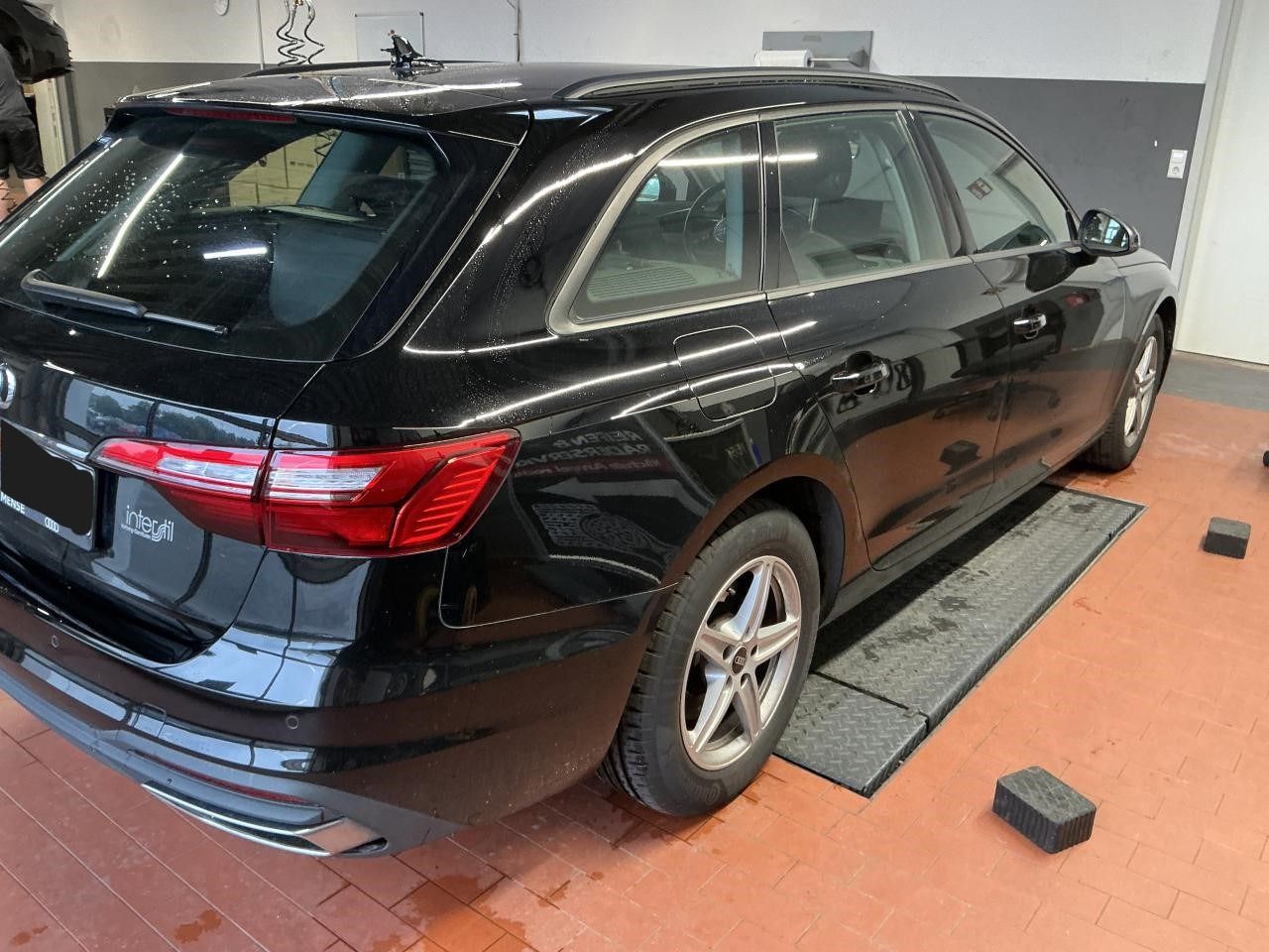 Fahrzeugabbildung Audi A4 35 2.0 TDI Avant AHK|LED|Navi|Akustikglas|PDC