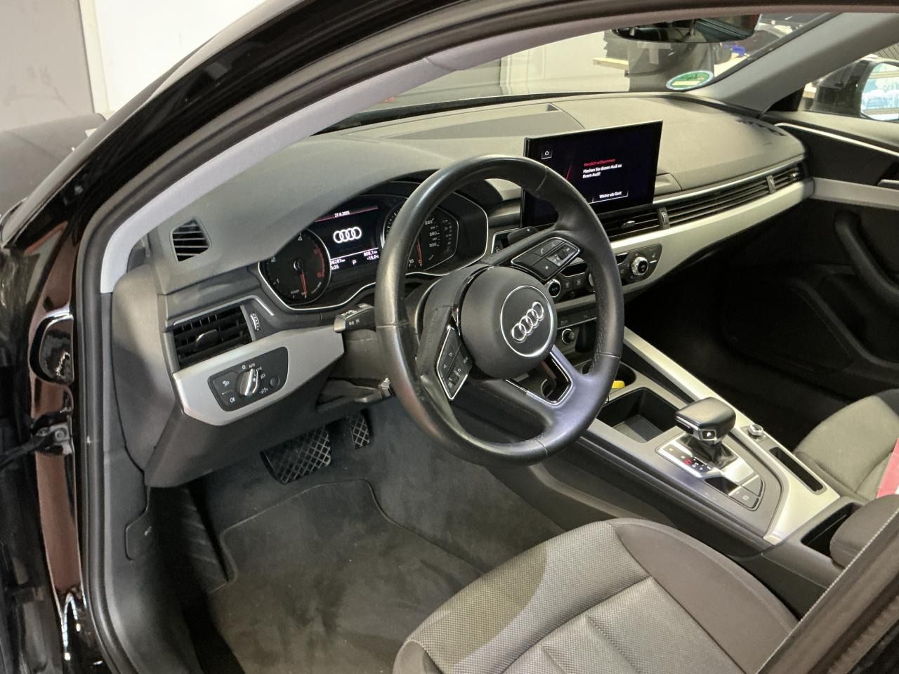 Fahrzeugabbildung Audi A4 35 2.0 TDI Avant AHK|LED|Navi|Akustikglas|PDC