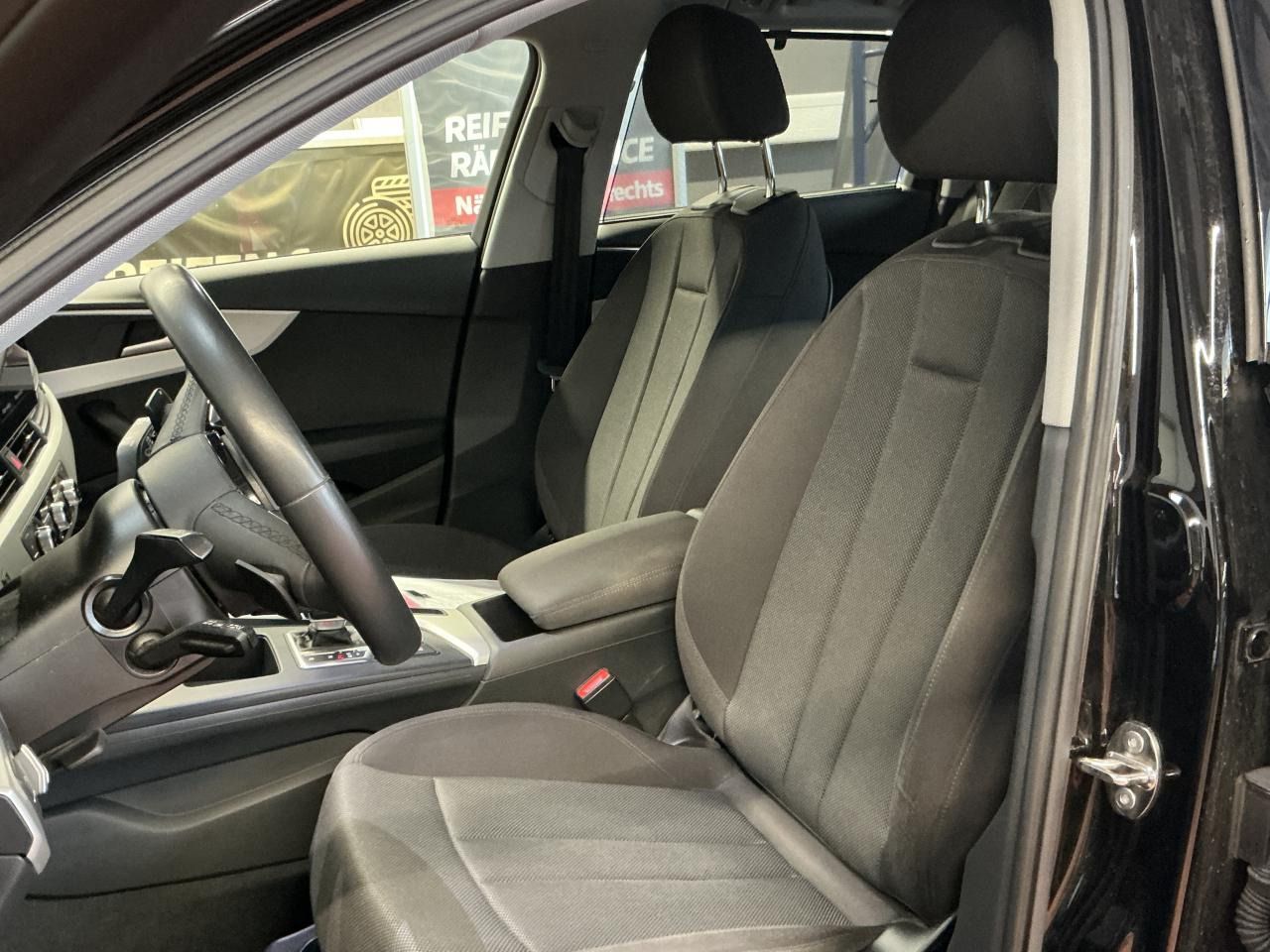 Fahrzeugabbildung Audi A4 35 2.0 TDI Avant AHK|LED|Navi|Akustikglas|PDC