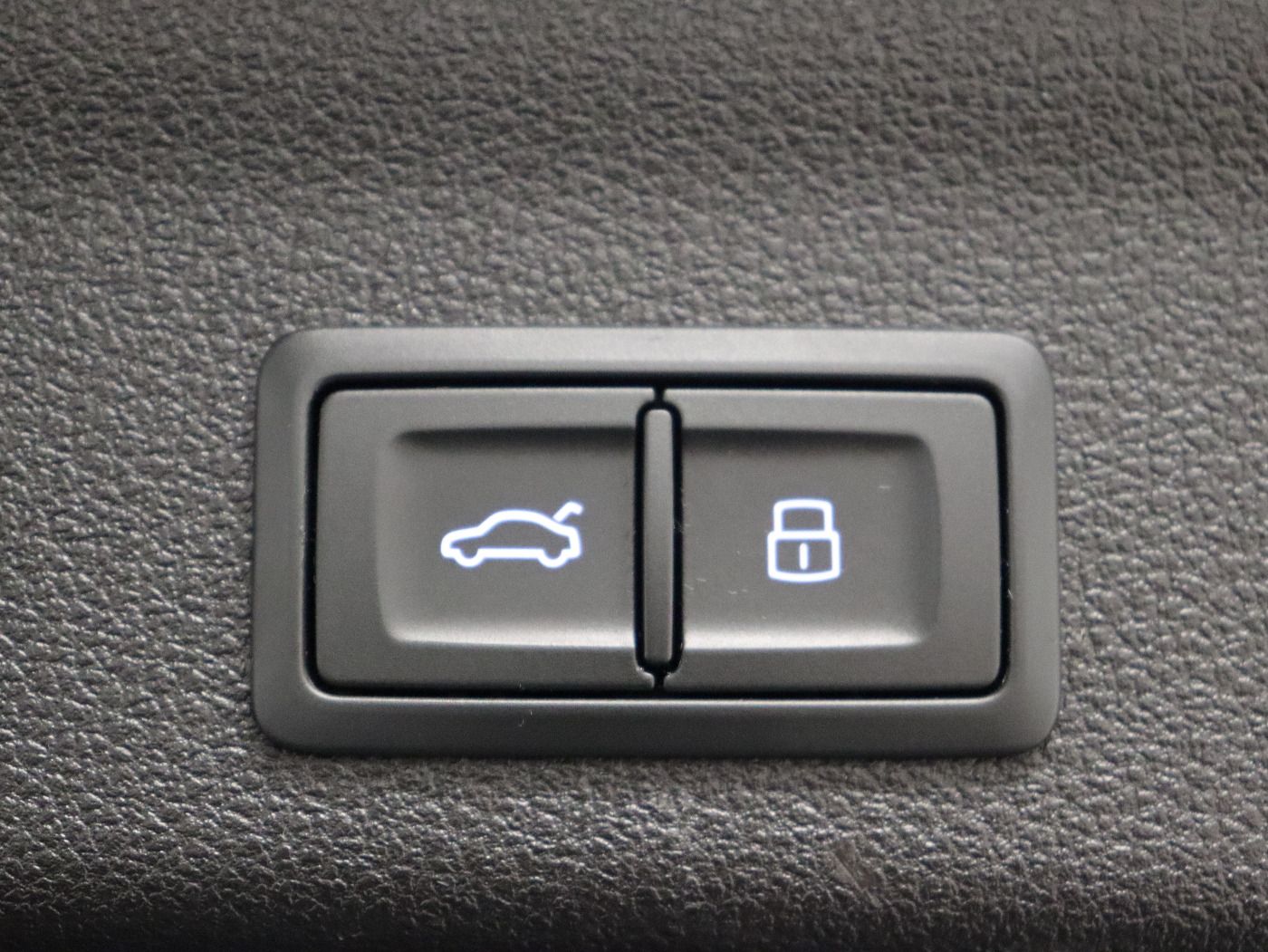 Fahrzeugabbildung Audi A6 Avant 50 TFSI e quaatro S tronic S line CarPl