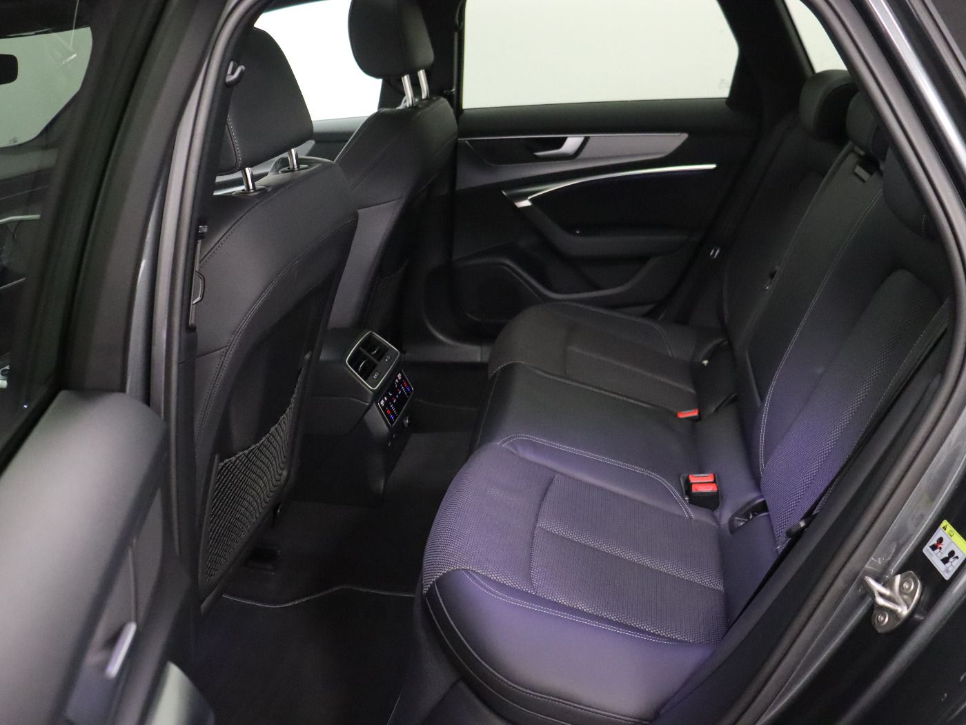 Fahrzeugabbildung Audi A6 Avant 50 TFSI e quaatro S tronic S line CarPl