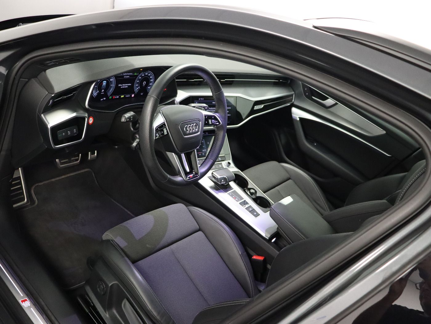 Fahrzeugabbildung Audi A6 Avant 50 TFSI e quaatro S tronic S line CarPl