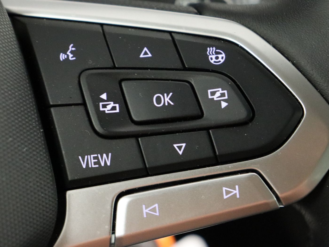 Fahrzeugabbildung Volkswagen Tiguan 1.5 TSI DSG MOVE CarPlay|4xSHZG|ACC|LED
