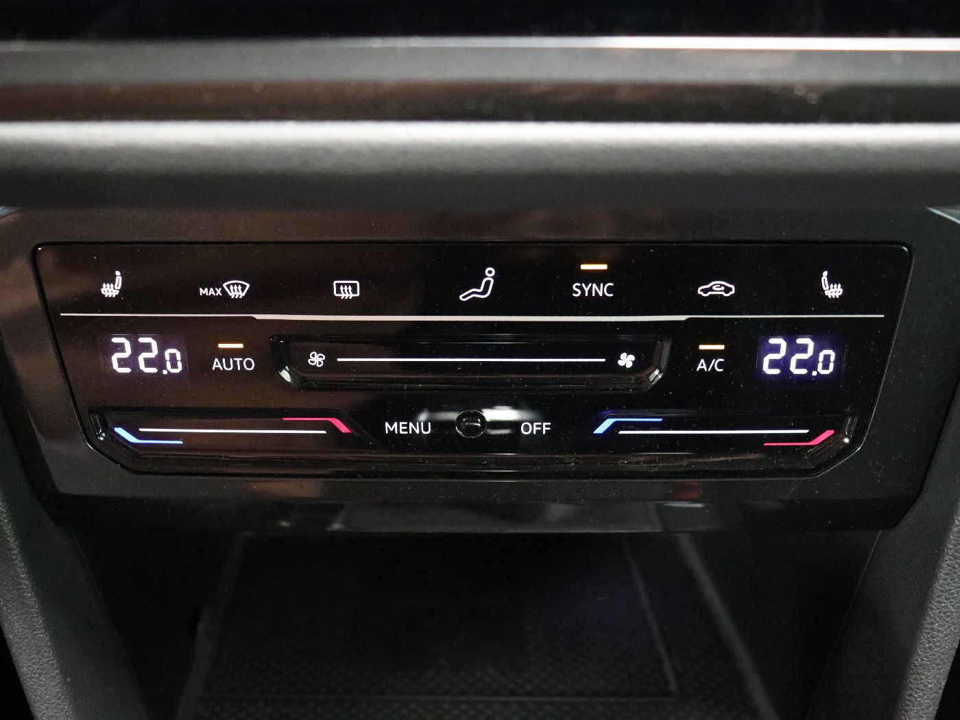 Fahrzeugabbildung Volkswagen Tiguan 1.5 TSI DSG MOVE CarPlay|4xSHZG|ACC|LED