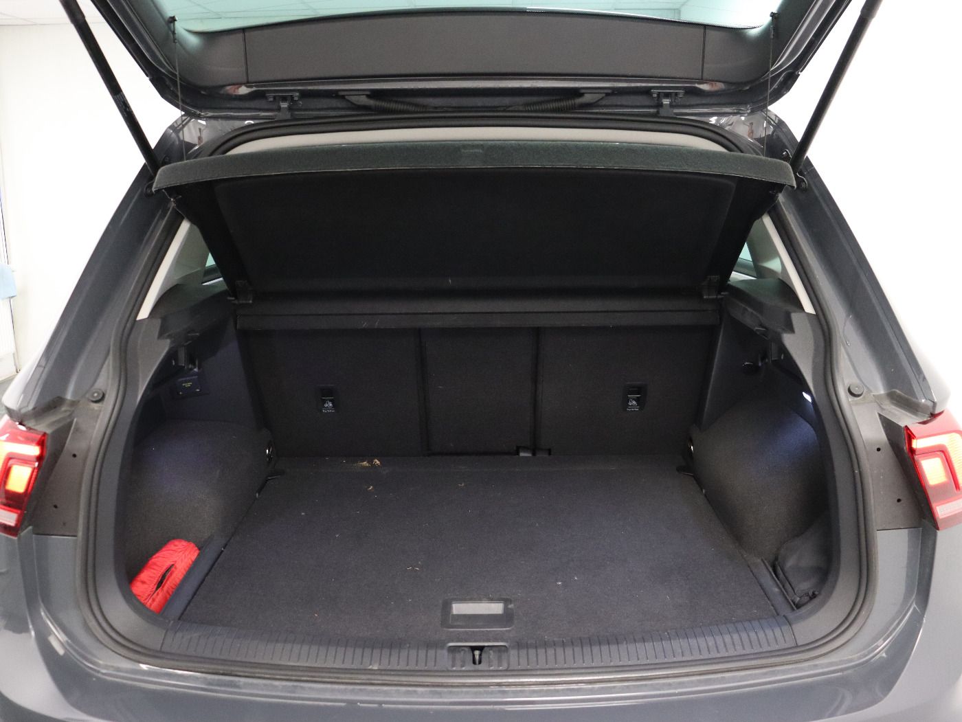 Fahrzeugabbildung Volkswagen Tiguan 1.5 TSI DSG MOVE CarPlay|4xSHZG|ACC|LED