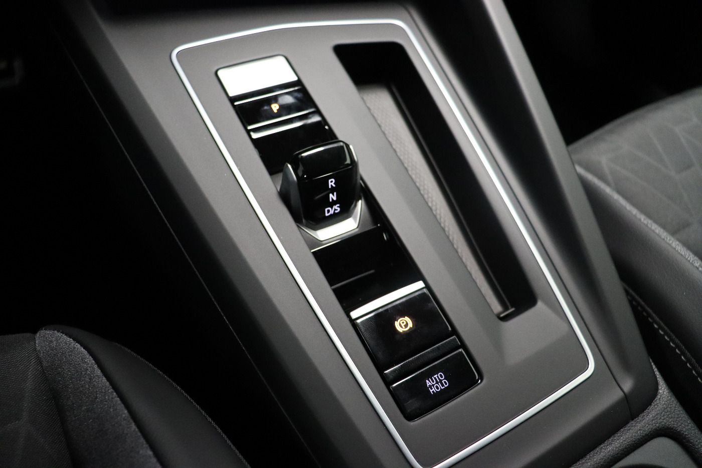 Fahrzeugabbildung Volkswagen Golf VIII Variant 1.5 e TSI DSG GOAL CarPlay|AHK