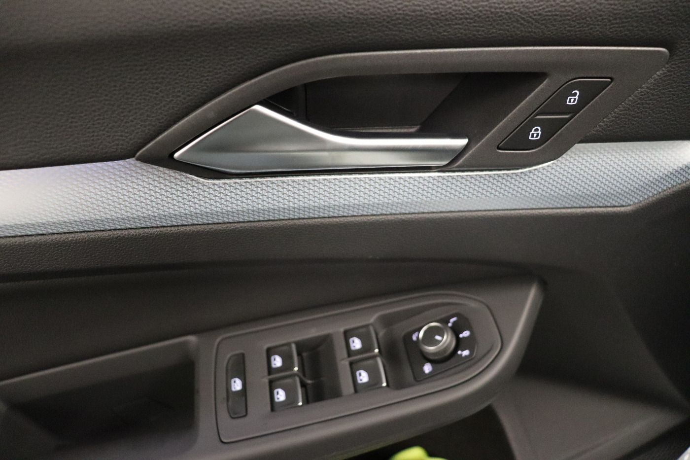 Fahrzeugabbildung Volkswagen Golf VIII Variant 1.5 e TSI DSG GOAL CarPlay|AHK