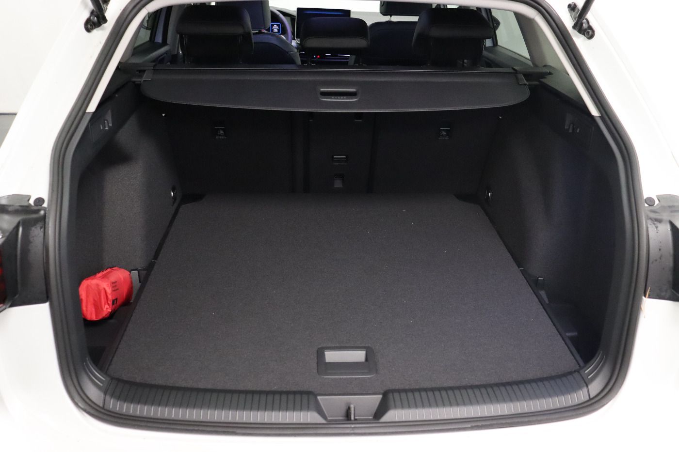 Fahrzeugabbildung Volkswagen Golf VIII Variant 1.5 e TSI DSG GOAL CarPlay|AHK