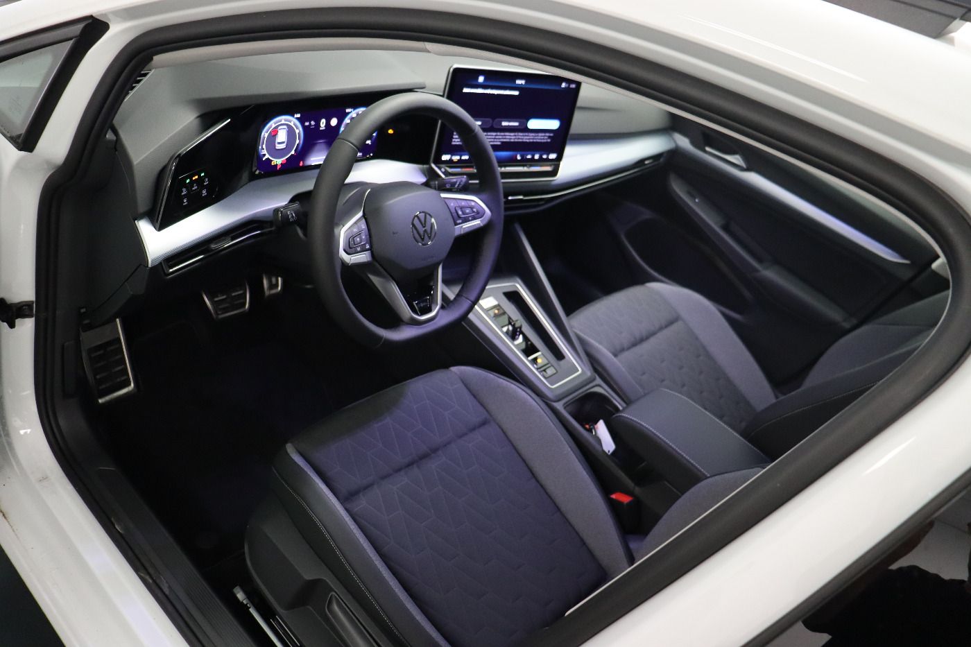 Fahrzeugabbildung Volkswagen Golf VIII Variant 1.5 e TSI DSG GOAL CarPlay|AHK