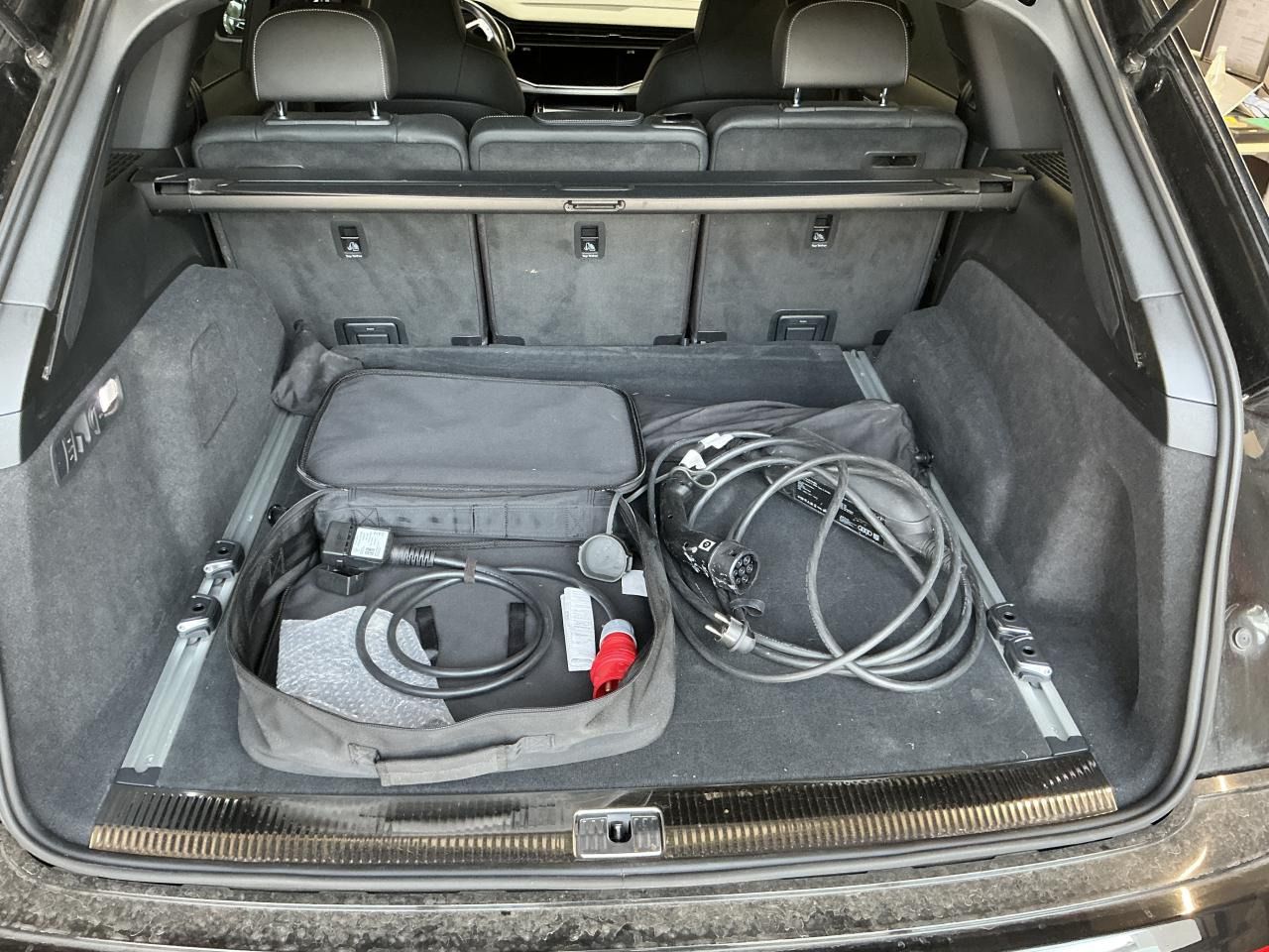 Fahrzeugabbildung Audi Q7 55 TFSI e quattro tiptronic S line Matrix|Luf