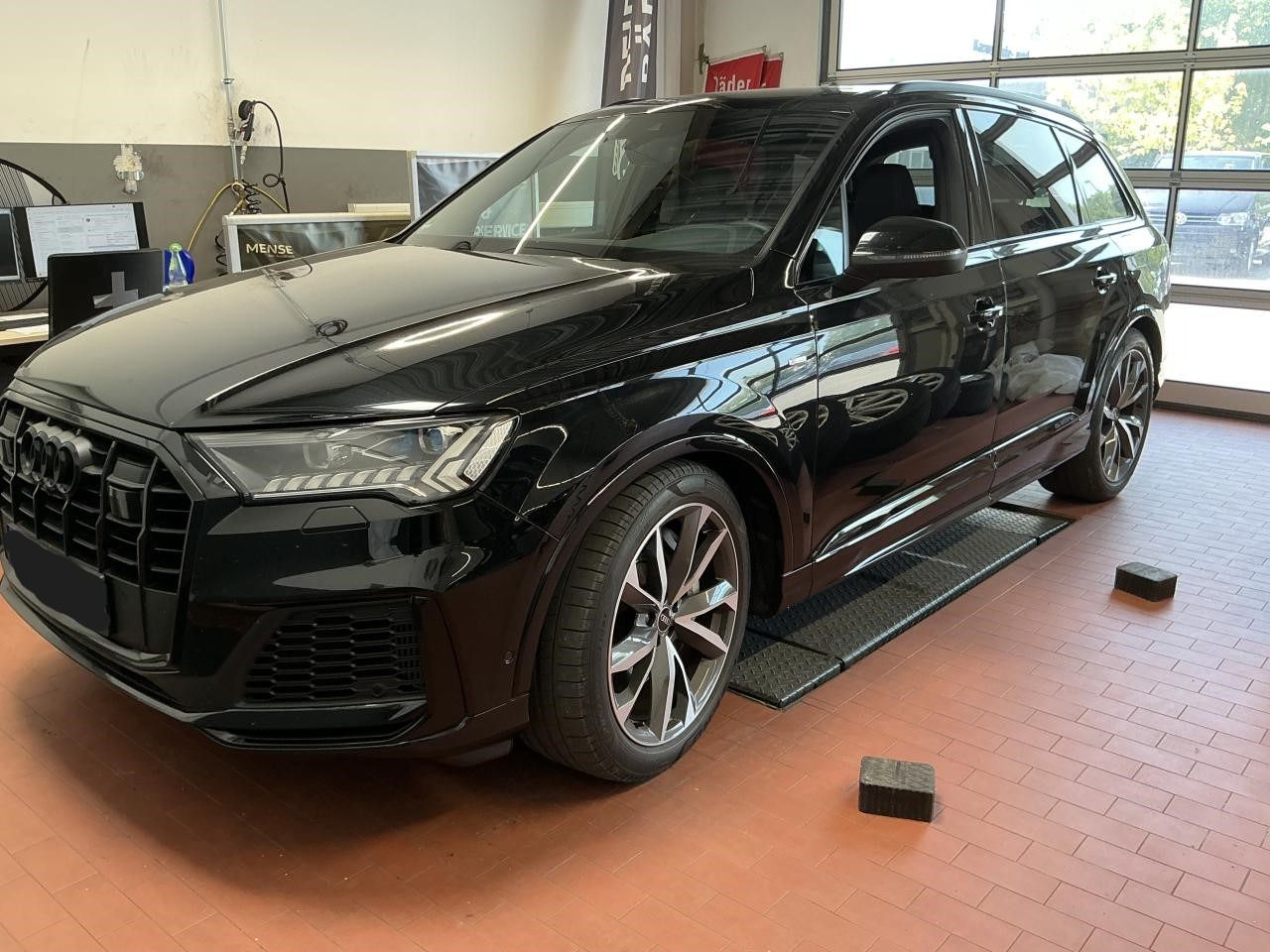 Fahrzeugabbildung Audi Q7 55 TFSI e quattro tiptronic S line Matrix|Luf