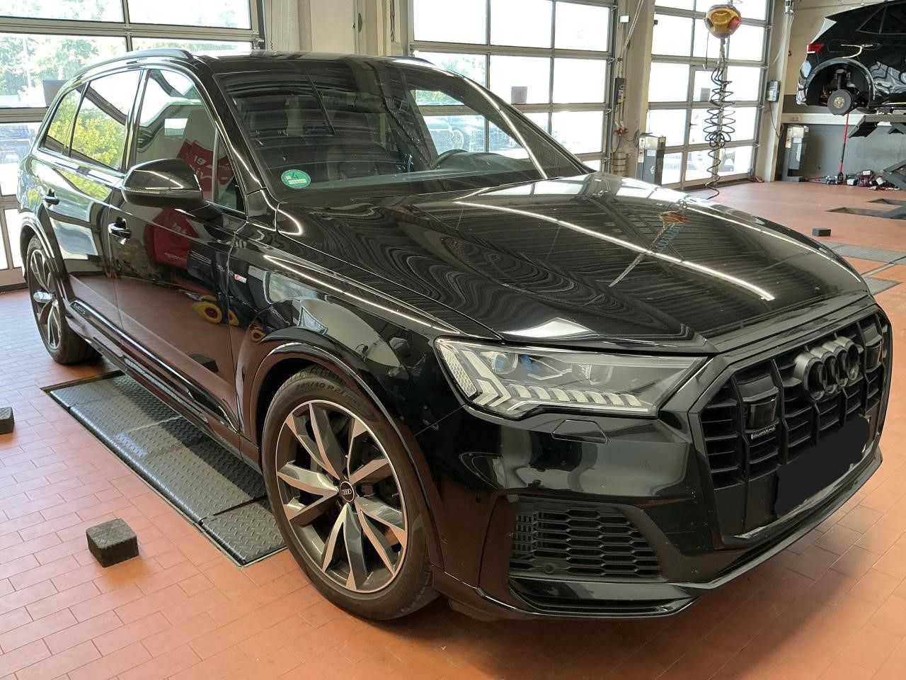 Fahrzeugabbildung Audi Q7 55 TFSI e quattro tiptronic S line Matrix|Luf