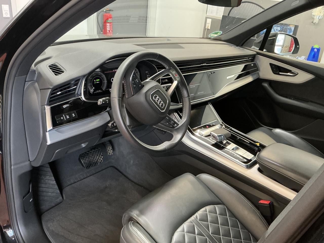 Fahrzeugabbildung Audi Q7 55 TFSI e quattro tiptronic S line Matrix|Luf