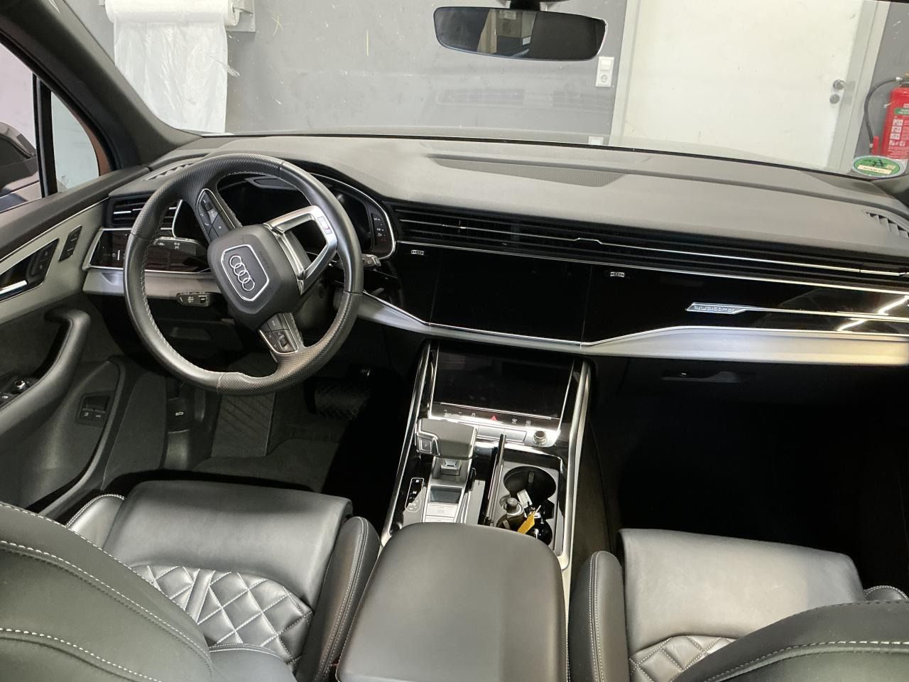 Fahrzeugabbildung Audi Q7 55 TFSI e quattro tiptronic S line Matrix|Luf