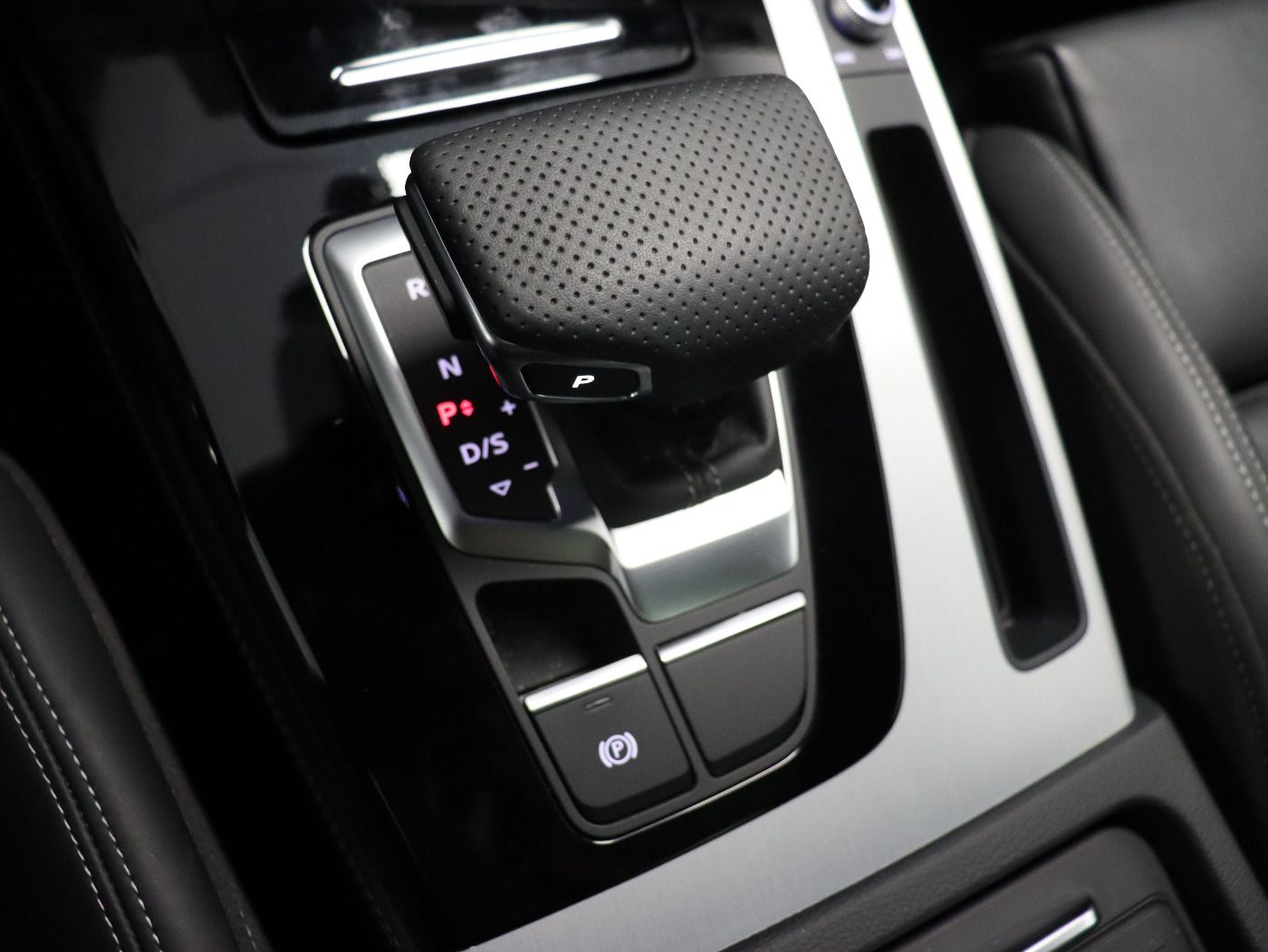 Fahrzeugabbildung Audi Q5 45 TFSI quattro S tronic S line Matrix|AHK|LM