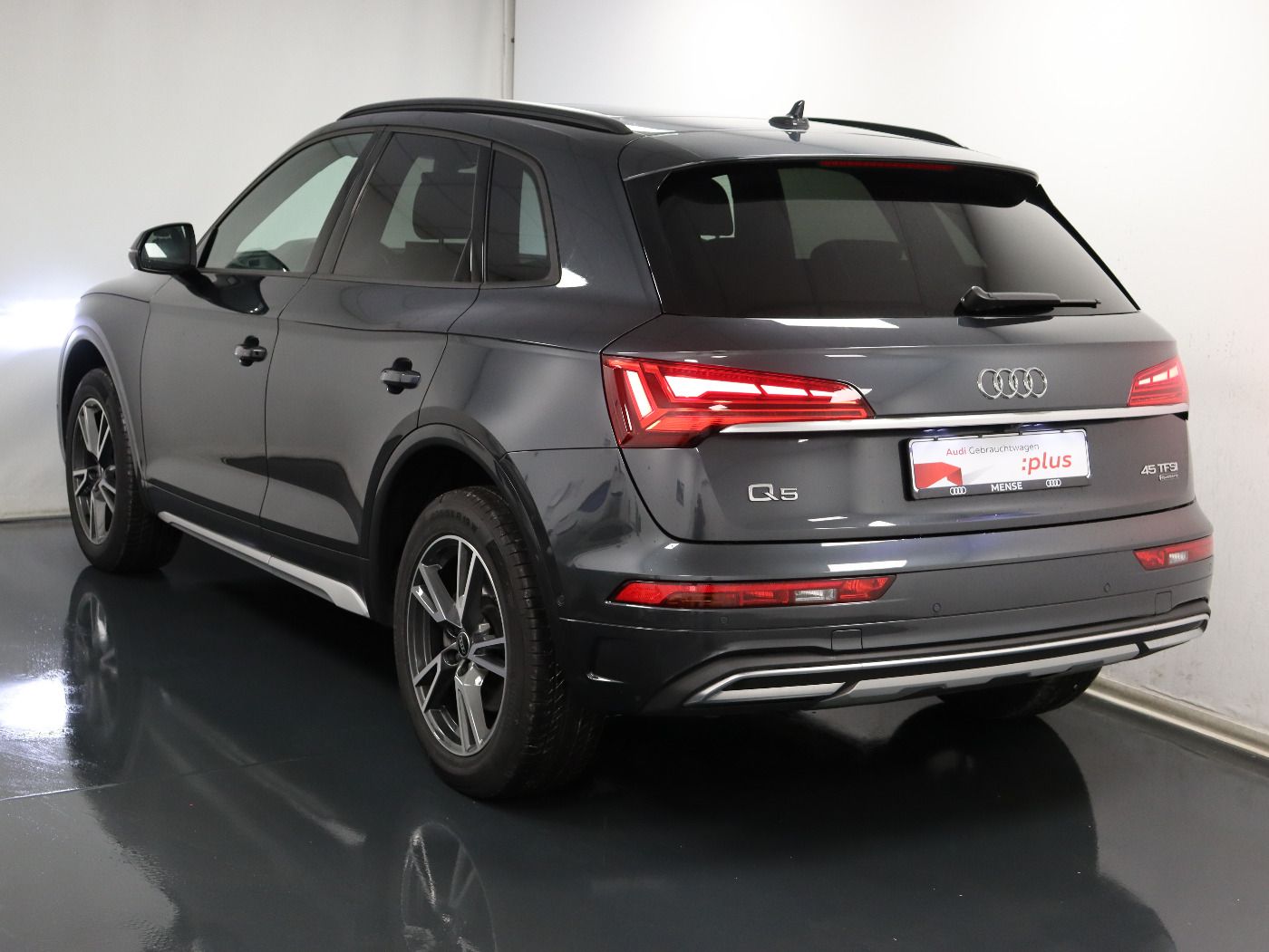 Fahrzeugabbildung Audi Q5 45 TFSI quattro S tronic S line Matrix|AHK|LM