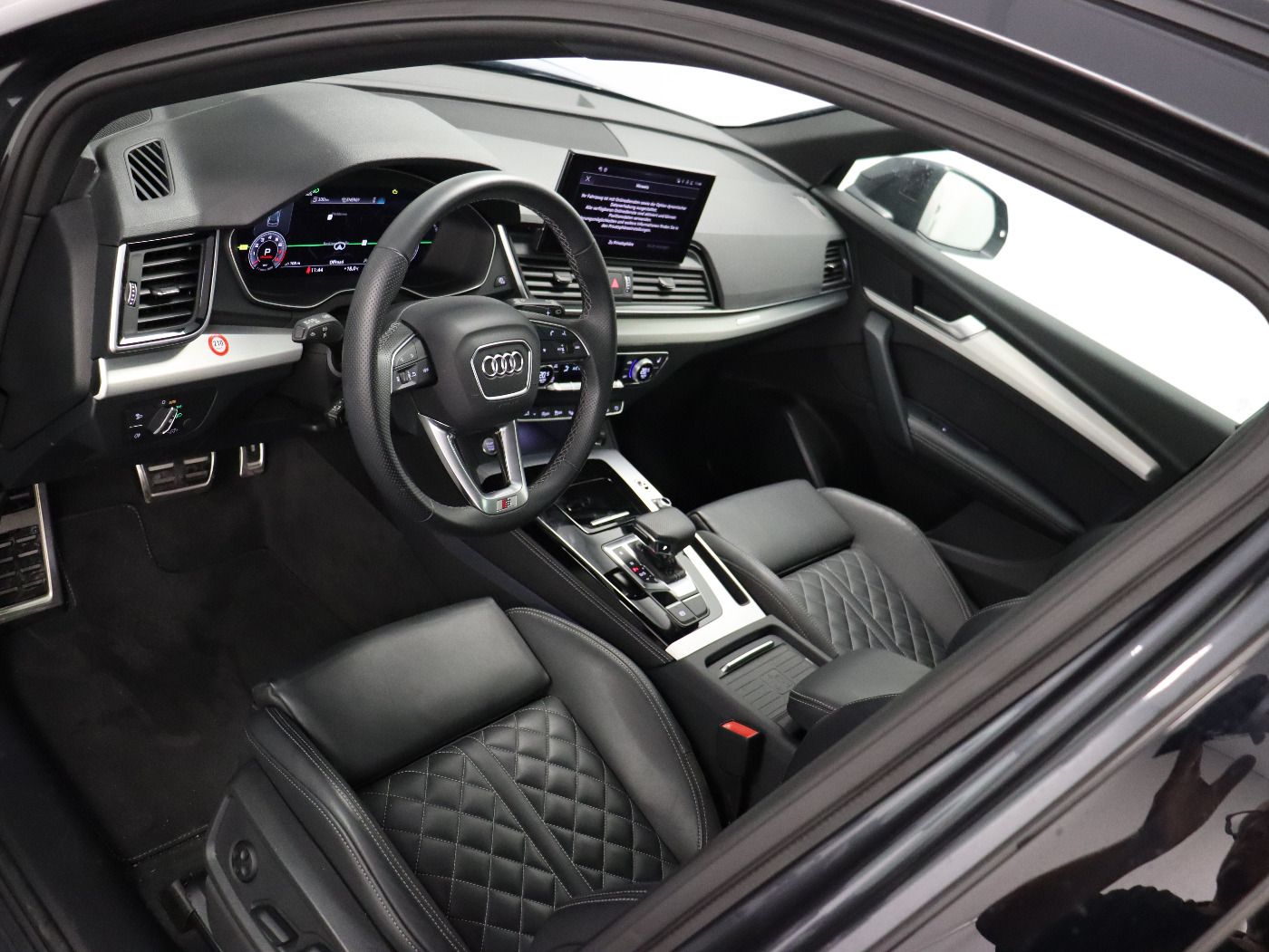 Fahrzeugabbildung Audi Q5 45 TFSI quattro S tronic S line Matrix|AHK|LM