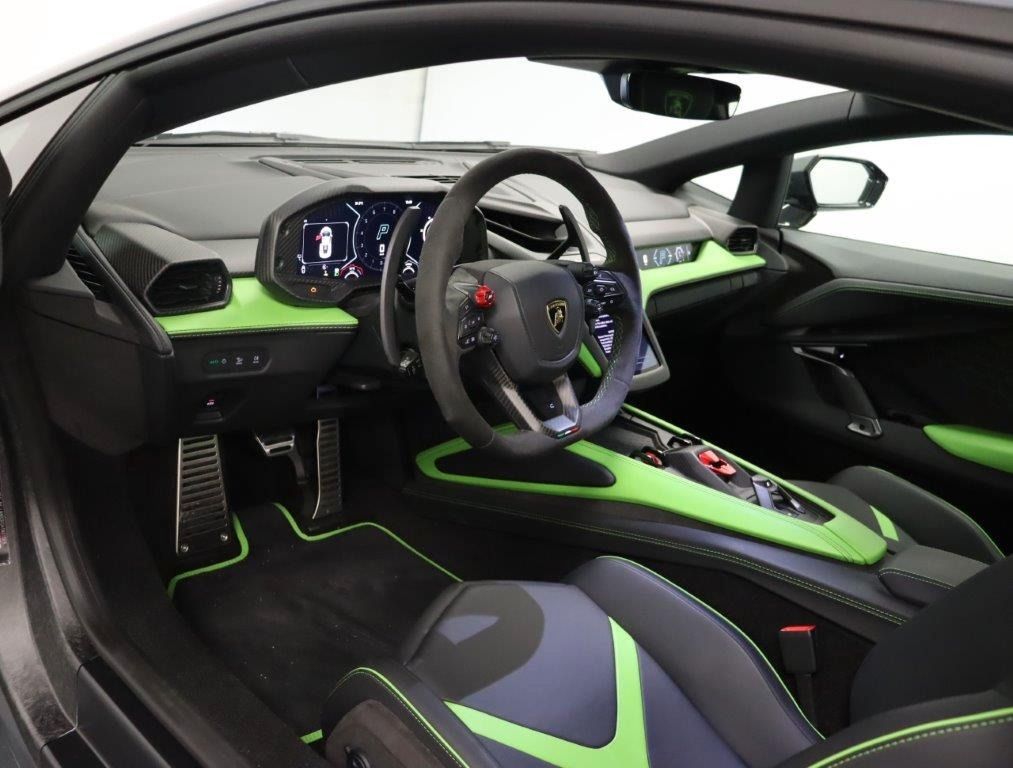 Fahrzeugabbildung Lamborghini Revuelto 6.5 V12 HPEV