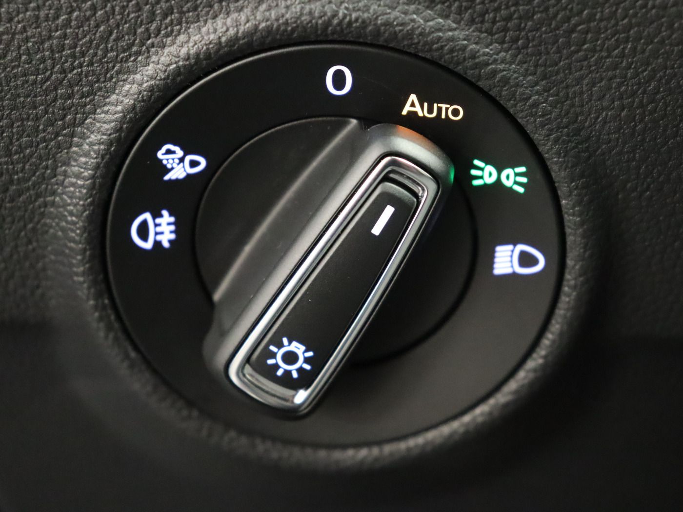 Fahrzeugabbildung Volkswagen T-Roc 2.0 TDI DSG R-Line |ACC|VirtualCP|FLA|LED