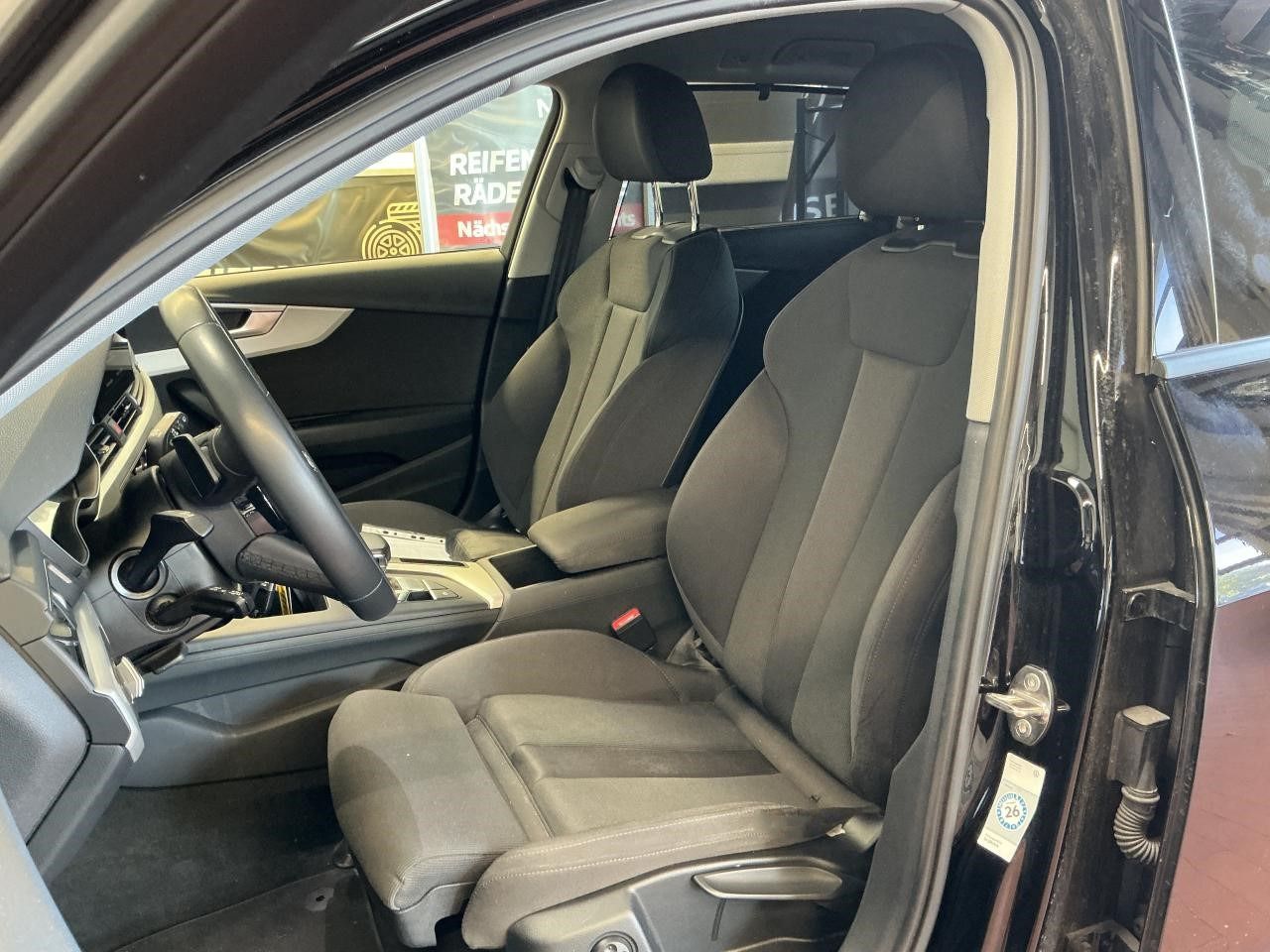 Fahrzeugabbildung Audi A4 Avant 35 TDI advanced S tronic CarPlay|AHK|LE